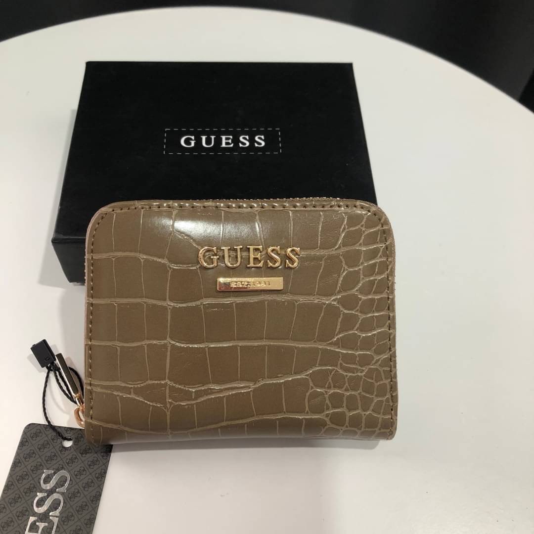 GUESS Basic Women Small Wallet กระเป๋าสตางค์แบบสั้น อะไหล่ทอง หนังปั้มลายสวยหรู