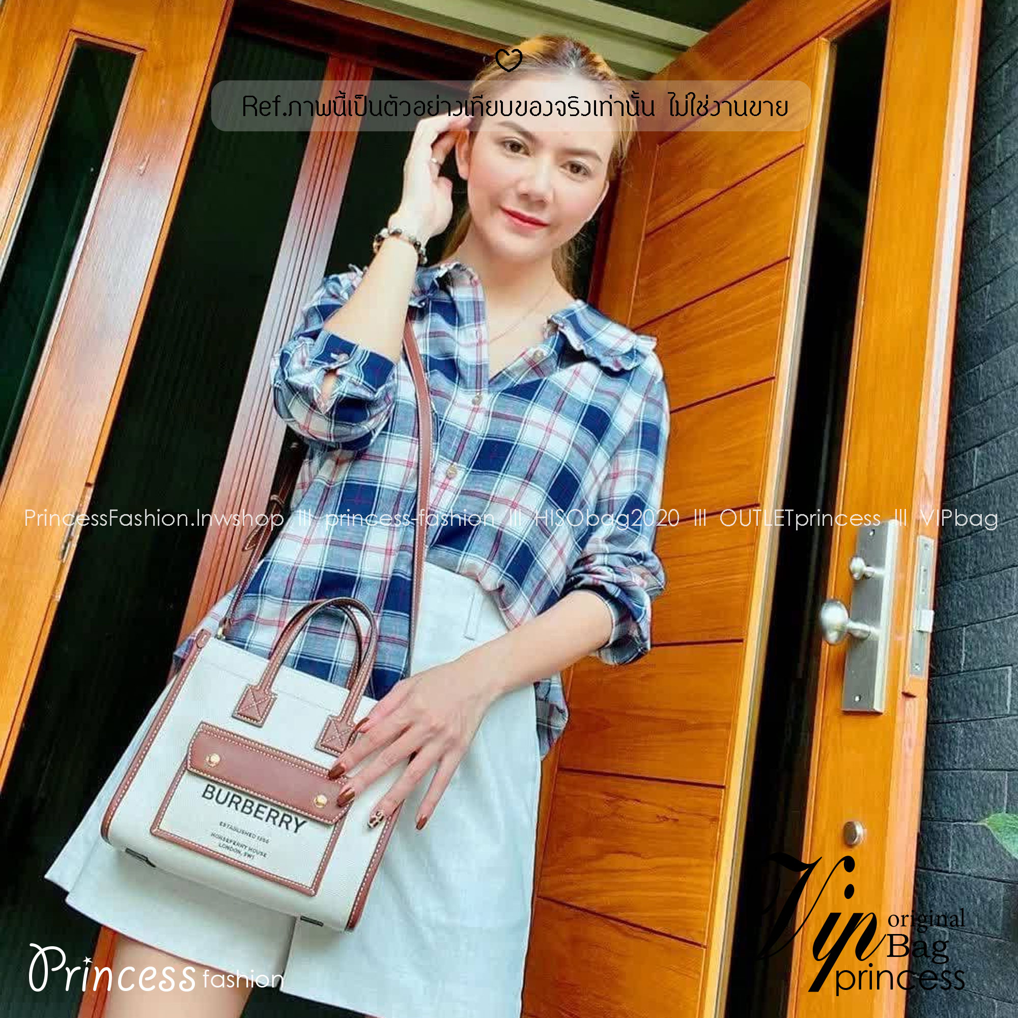 Burberry Freya Canvas Tote Bag Small กระเป๋าสะพายทรงโท้ทใบเล็กกะทัดรัดใช้งานง่าย ดีไซน์ทรงเหลี่ยมสวยอยู่ทรง ด้านหน้ามีช่องใส่ของ ภายในโล่งกว้างจุ หูจับหนังถนัดมือ