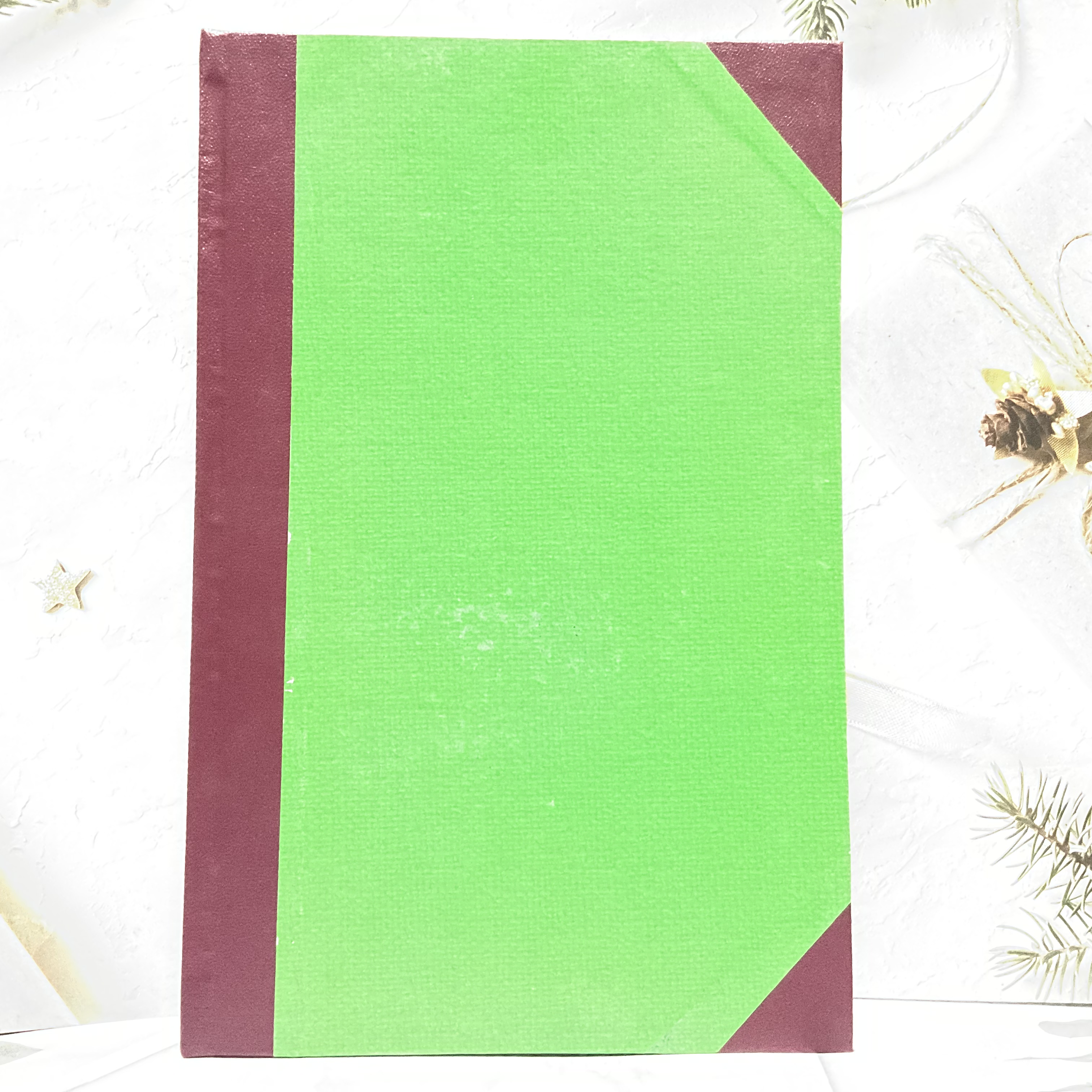 สมุดปกแข็งมุมมัน #2 5/200ผ. 70แกรม 20.5*32cm มีเลขหน้า