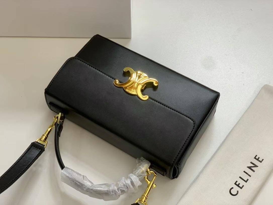 ORIGINAL🥂 Celine Triomphe shoulder handbag Bag / Celine box triomphe in Natural Calfskin Tan กระเป๋าสะพายเรียบหรูและดูทันสมัยใบนี้ออกมา ให้คุณเลือกสะพายในชีวิตประจำวันเข้ากับการแต่งตัวสบาย ๆ