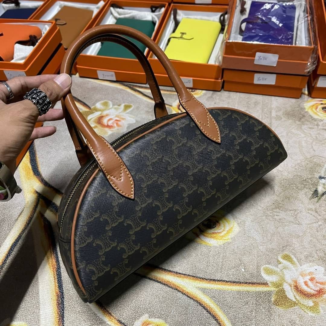 VIP 】CELINE VINTAGE BAG 2021 handlebag canvas งานหนังแท้ผสมแคนวาส โดดเด่นไม่เหมือนกับลวดลายแคนวาสที่เป็นเอกลักษณ์แบรนด์แบบไม่เหมือนใครให้ด้วยความเรียบหรู เหมาะสำหรับการใช้งานในชีวิตประจำวันเป็นอย่างมาก