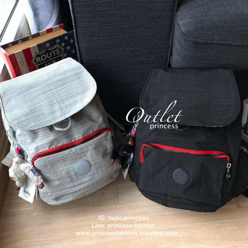Kipling City Pack S K14275มาพร้อมดีไซน์ทันสมัย ใช้งานได้อย่างคล่องตัว ด้วยสีและลายสุดคลาสสิก โดดเด่นด้วยพื้นที่ภายในและช่องต่างๆ ที่ให้คุณจัดเก็บของสำคัญได้อย่างครบถ้วน มีช่องเก็บของสัมภาระหลายขนาดสะดวกใช้งานเลยคร้า!!