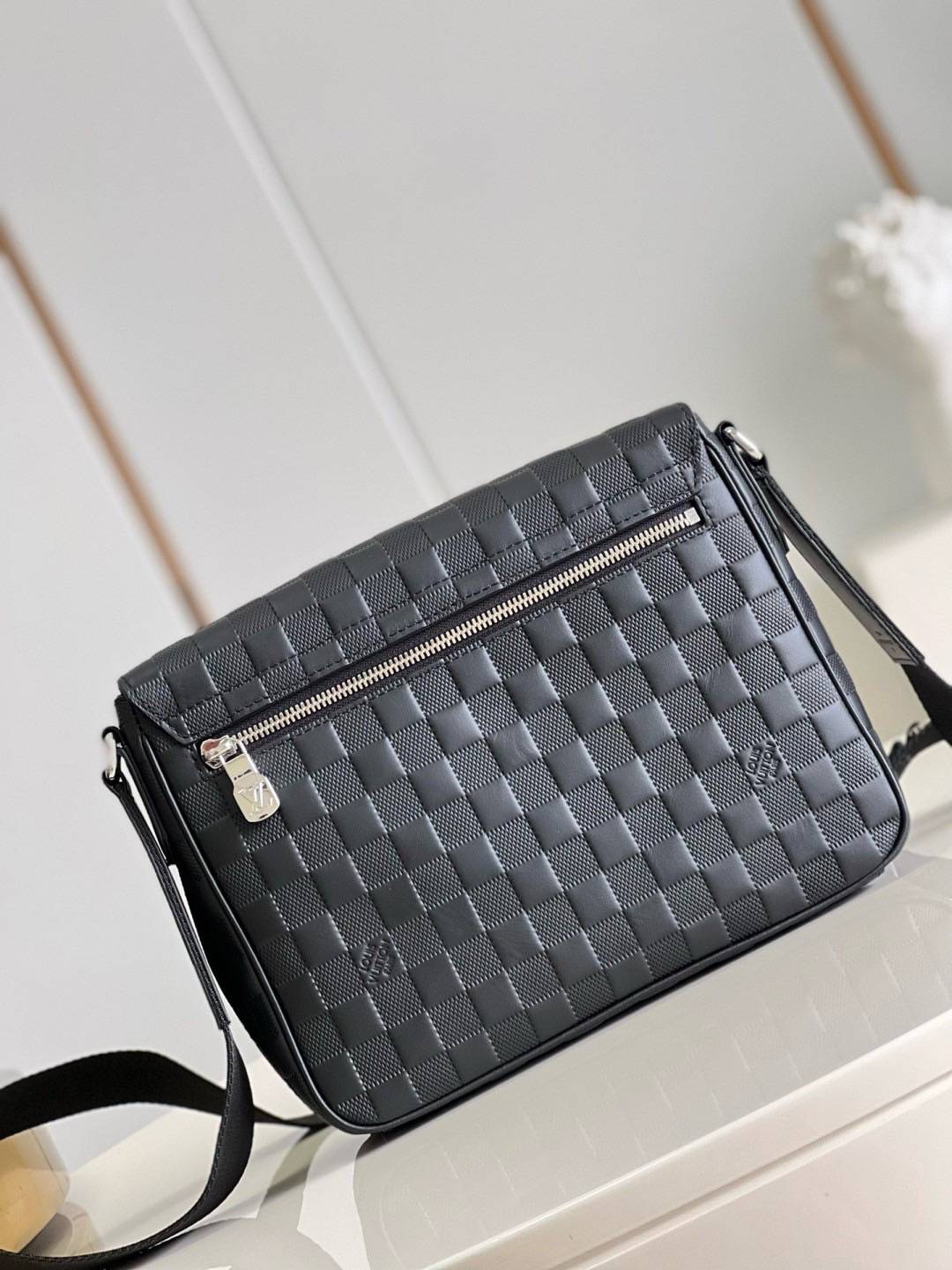 เกรดเทพ Top ORI | LV District PM Damier Infini leather กระเป๋าสะพายทรงแมสเซ็นเจอร์ หนังแท้ เกรดดีสุด เทียบแท้ ผ่านทุก ตม. ใช้งานได้ทั่วโลก