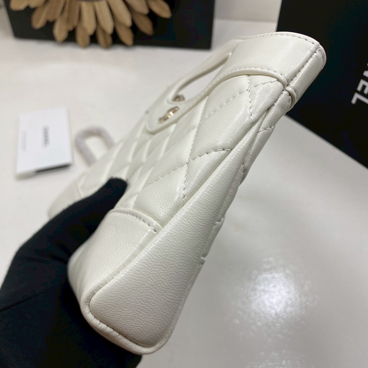 ORI หนังแท้ | Chanel 24S 31 Mini Clutch with Chain กระเป๋าสะพายดีไซน์น่ารัก ใบเล็กพร้อมสายโซ่ หูจับในตัว สวยเรียบหรู