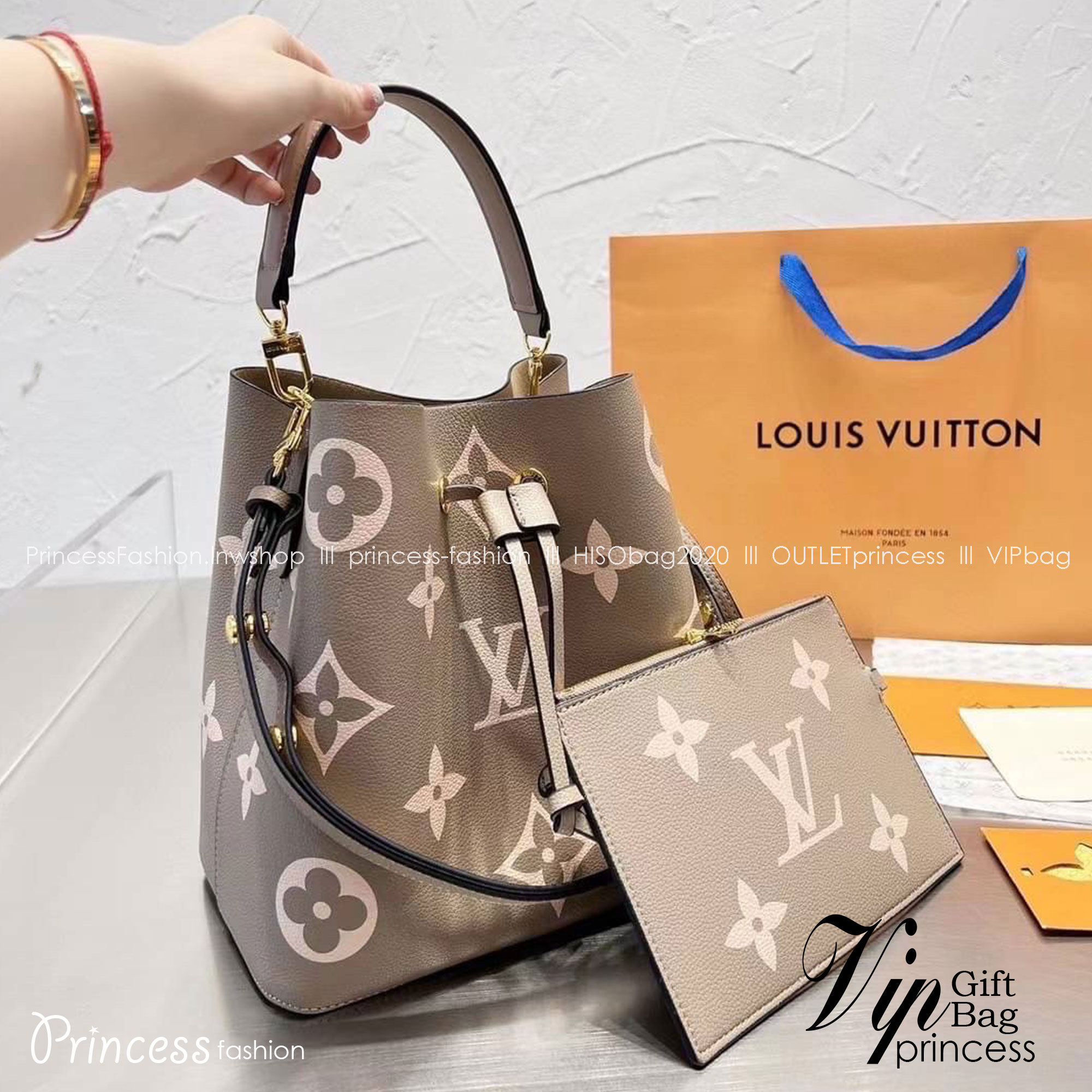 LV Neonoe MM Monogram Flowers / LV Bucket Bag กระเป๋าสะพายทรงบัคเก็ตใบใหญ่ โดดเด่นด้วยการตกแต่งลายพิมพ์ รูดเปิด-ปิดปากกระเป๋าด้วยเส้นหนัง สายสะพายมีให้ถึง 2 แบบ สายคล้องแขน และสายยาวที่สามารถปรับสะพายไหล่หรือสะพายข้างก็ได้ ภายในแบ่งสัดส่วนไว้สวย จุของได้ค
