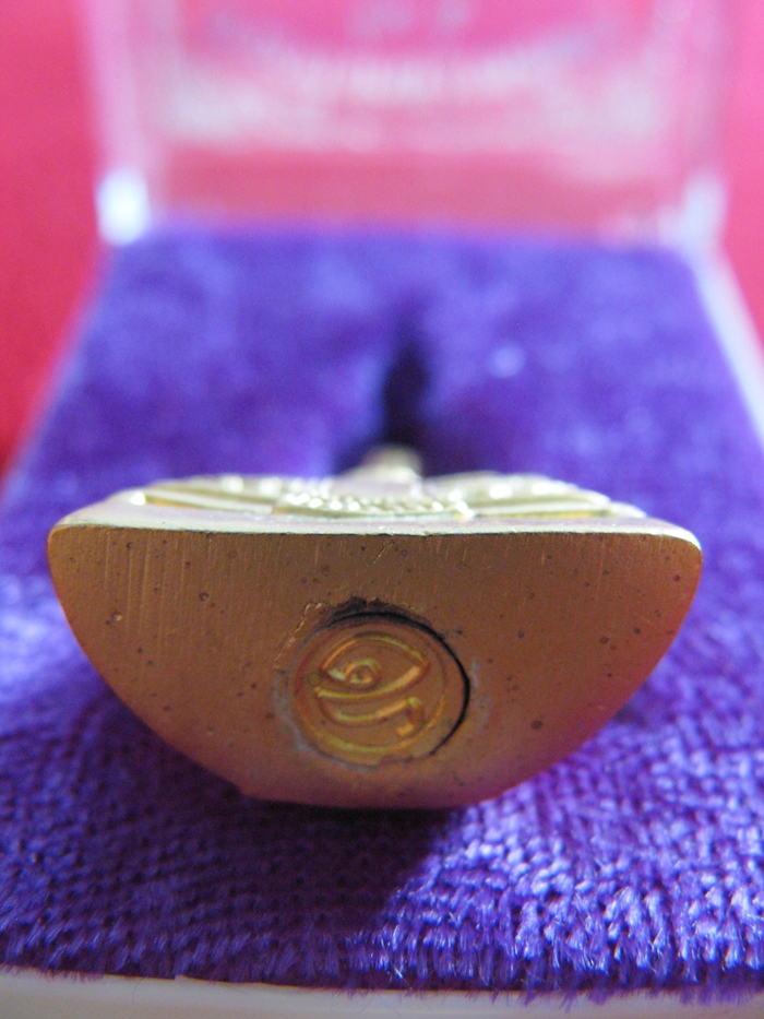 สินค้าจองค่ะ พระกริ่งหลวงพ่อโสธร เนื้อทองแดงชุบทอง รุ่น6 ขึ้นจากแม่น้ำ 246ปี ปี2559 วัดโสธรวรารามวรวิหาร พร้อมกล่องเดิมค่ะ