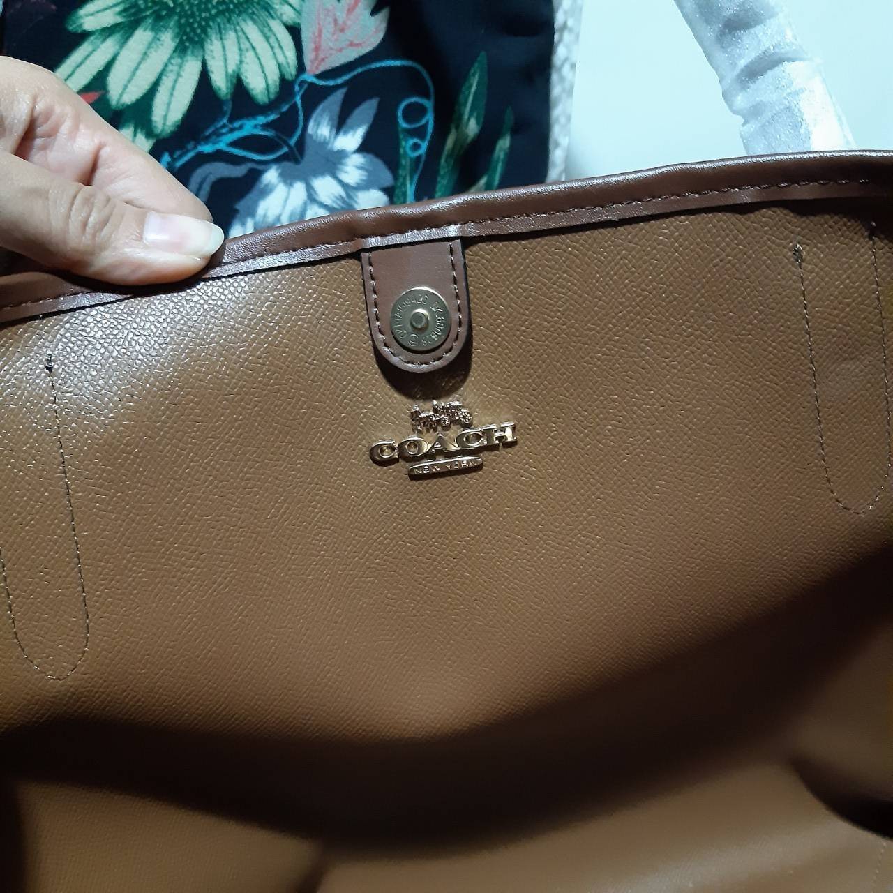 ของแท้ 💯% COACH C5696 CITY TOTE IN SIGNATURE CANVAS กระเป๋าถือทรงโท้ทใบใหญ่ ใส่ของได้ของครบครัน รุ่นใหม่ล่าสุด!! ⭐️⭐️ ขายดีทุกไซส์ ทุกสีจริงๆรุ่นนี้ ✔️✔️ สะพายคล้องไหล่ได้เก๋ๆ วัสดุหนังแคนวาสคุณภาพดี