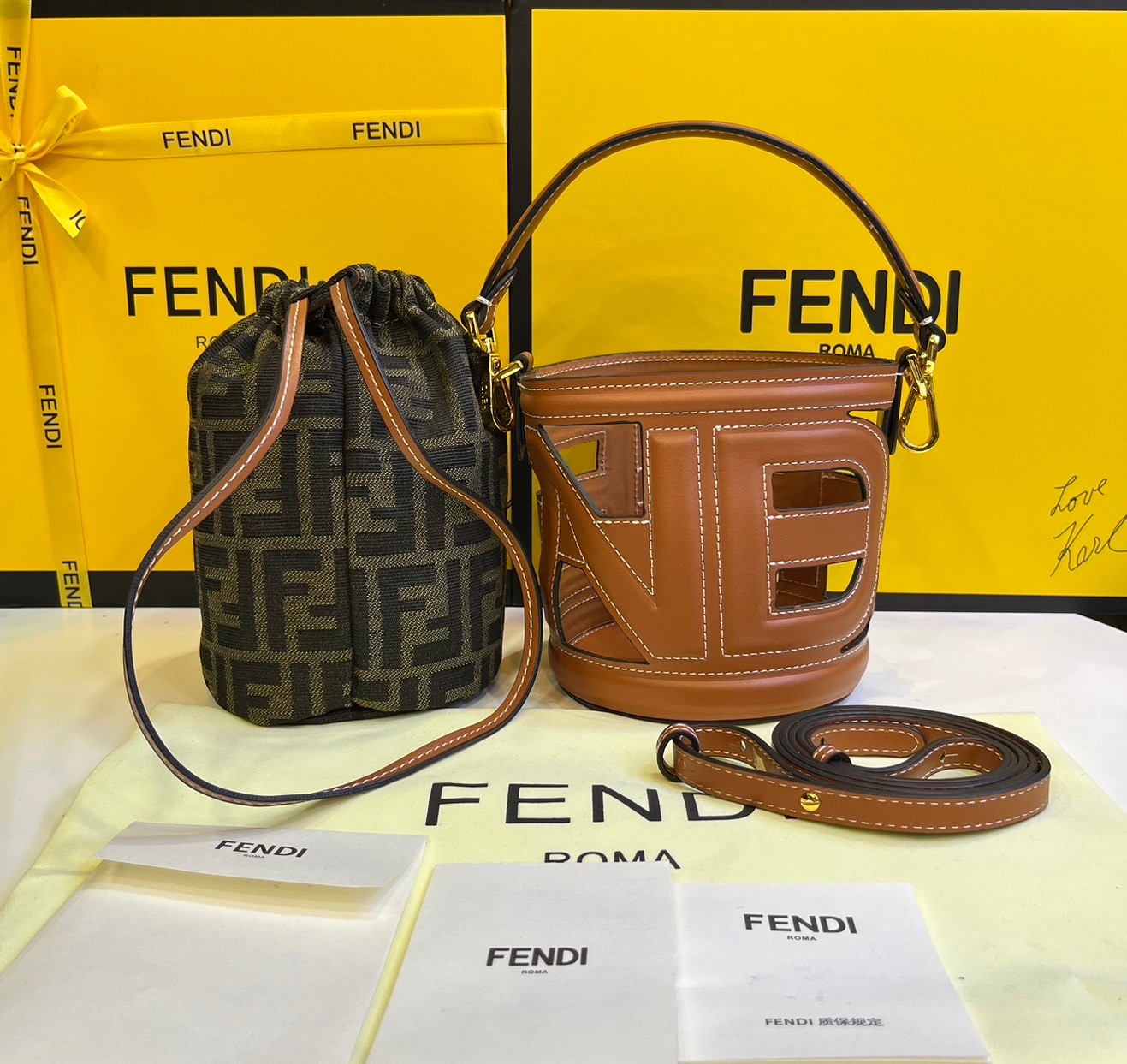 พร้อมส่ง 2 สี FENDI Step Out canvas bucket bag MINI 13cm กระเป๋าสะพายทรงบัคเก็ต ไซส์มินิ เกรดออริ สลับแท้ 1:1 ใช้ต่างประเทศได้