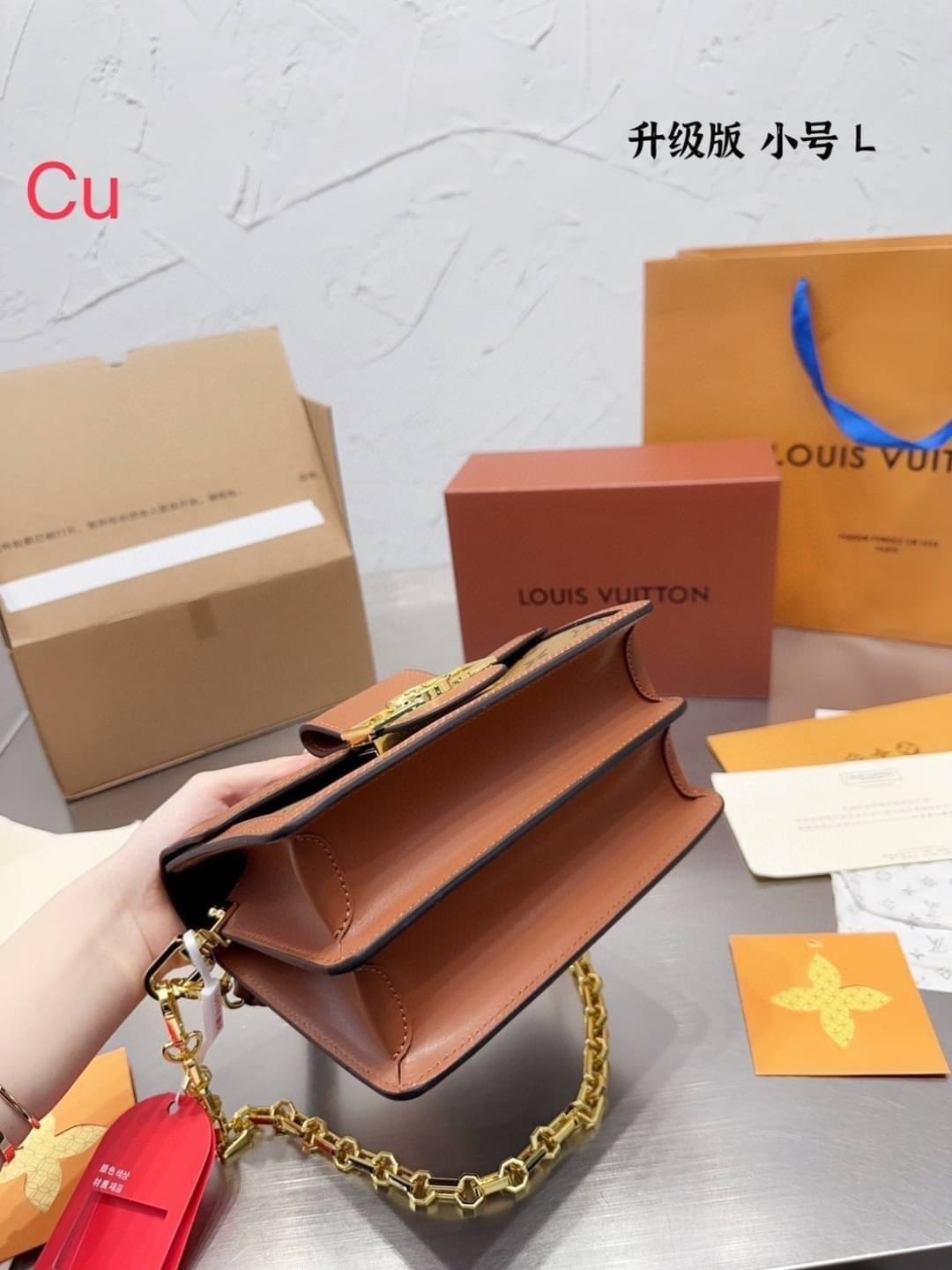 LV Dauphine Bag Monogram Canvas กระเป๋าสะพายทรงสุดคลาสสิคลุคคุณนาย โมโนแกรมแคนวาส ส่งท้ายปีแบบสุดหรู ในราคาจับต้องได้ สุดคุ้ม สวยทุกมุมจริงๆ -- [รับตัวแทนกระเป๋า]