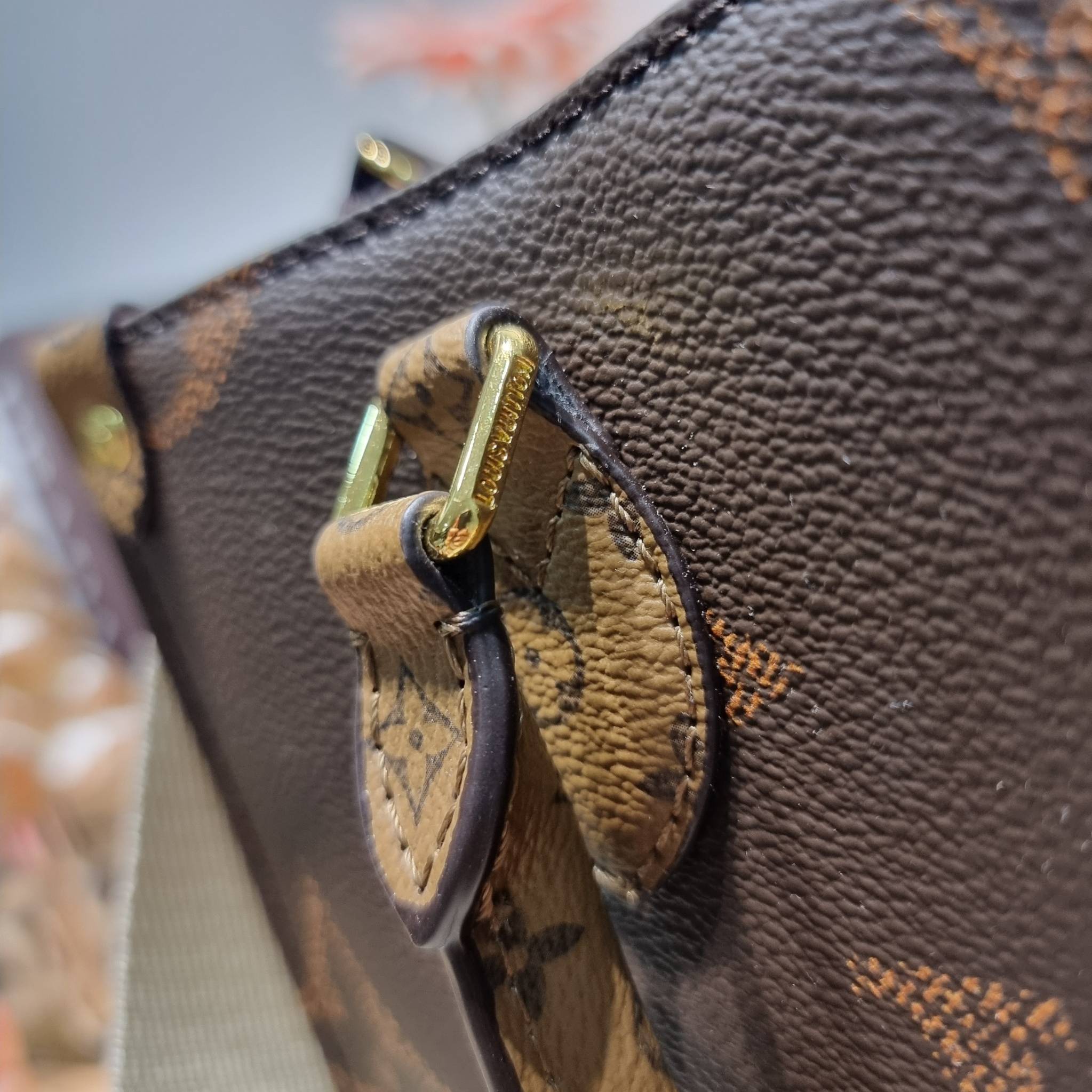 LV Onthego Small Bag กระเป๋าทรงโท้ทดีไซน์ใหม่ พร้อมสายสะพายสปอร์ตและใบลูก LV small tote with strap โทนสีคลาสสิคใช้งานง่าย ตอบโจทย์ได้ทุกลุค ทุกสไตล์