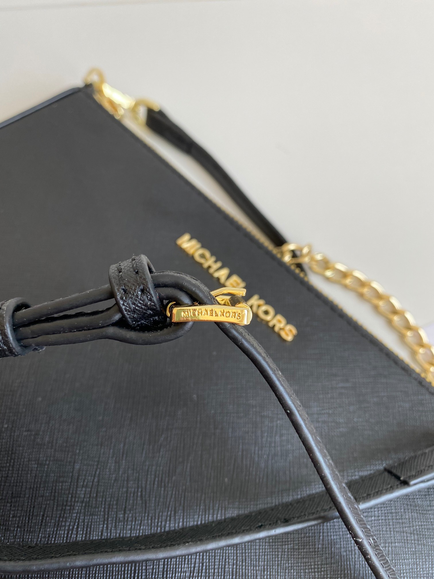 MICHEAL KORS SAFFIANO CROSSBODY BAG / MK Chain Pouchette Bag พร้อมส่ง 4 สี กระเป๋าสะพายข้าง ทรงสวย วัสดุหนัง SAFFIANO คุณภาพดี สวยอยู่ทรงแข็ง