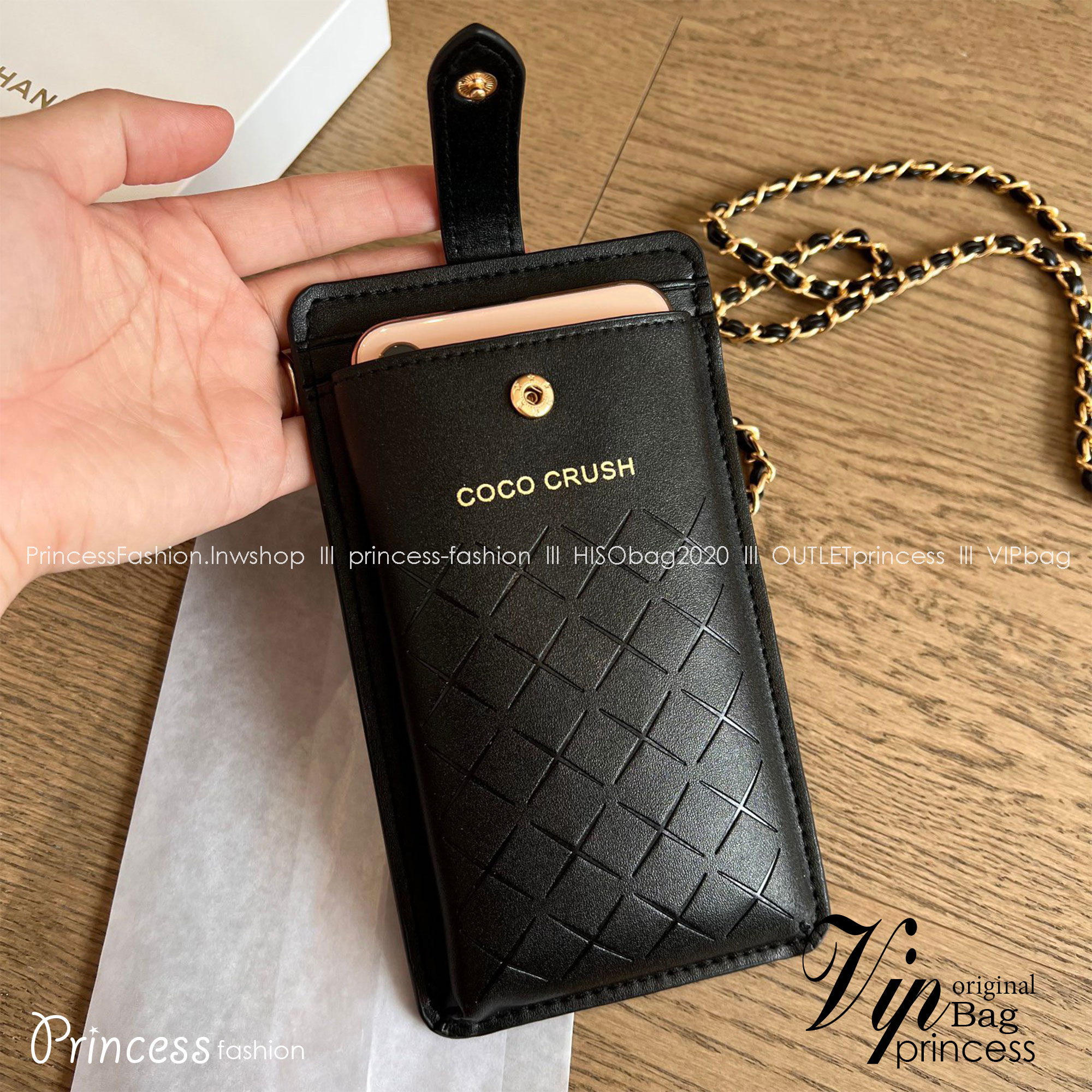 ด่วนมีจำกัด!! CHANEL COCO SMARTPHONE CASE AND CROSSBODY BAG กระเป๋าใส่มือถือ ใส่บัตร ที่มาพร้อมสายสะพายสวยหรู ตัวหนังนิ่ม ขนาดกำลังน่ารัก