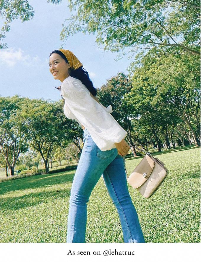 3สาย Coach 89089 Cassie Crossbody 19 In Signature Canvas เรียบหรู ดูดี ต้องไอเท็มนี้เลยจ้า กระเป๋าถือ/สะพายข้าง สุดพิเศษ!! มีสายมาให้ถึง 3 แบบ!! สลับใช้แมทช์ตามสไตล์ได้เลย วัสดุหนังแคนวาสสลับหนังเรียบ เปิด-ปิดด้วยตัวบิดล็อค ภายในแบ่งสัดส่วนอย่างดี ใส่ของไ