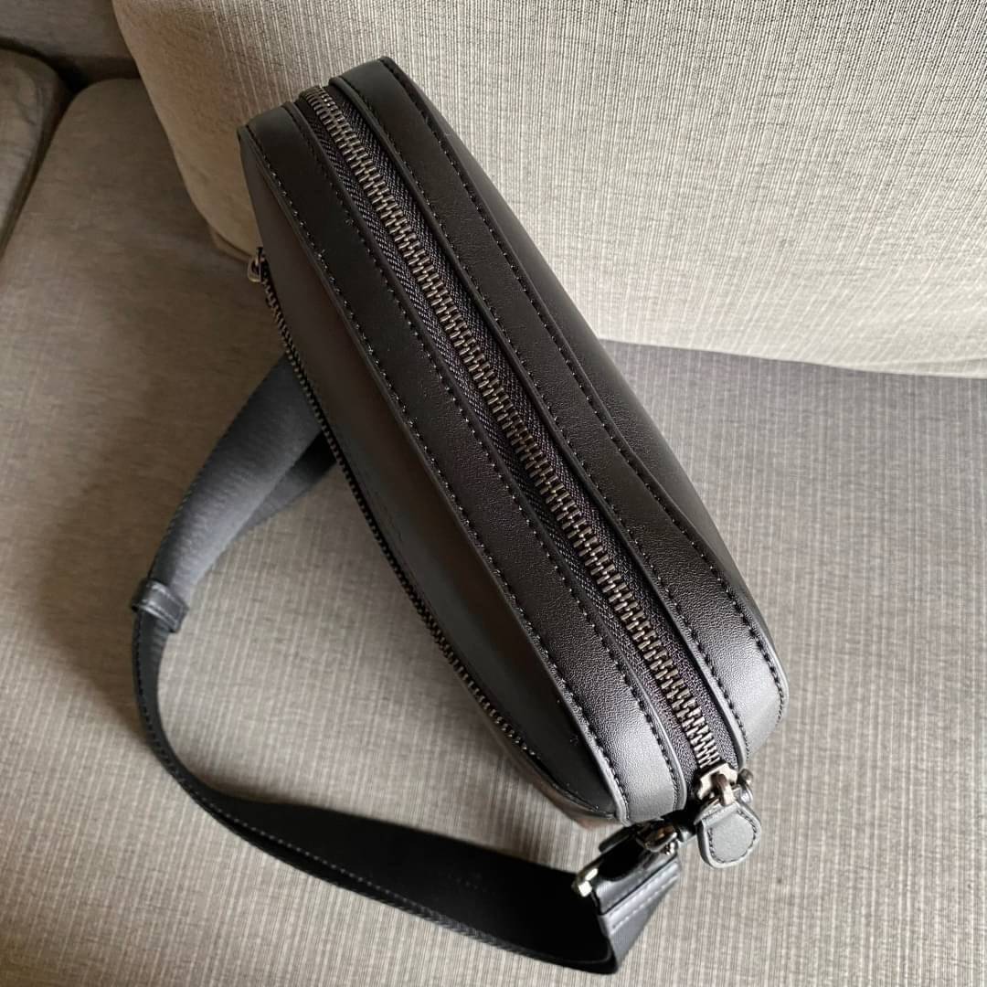 COACH HOUSTON FLIGHT BAG IN SIGNATURE CANVAS (F73336) ขายดีตลอดกาล!! คลาสสิคไม่มีใครเกิน!! กระเป๋าสะพายข้างทรงแมสเซ็นเจอร์ยอดฮิต ทรงสวย ดูดี 🔥 เป็นอีกรุ่น ที่พลาดแล้วต้องรอนานมากๆ ฮ๊อต ฮิต สุดๆ ใช้ได้ทุกเพศ Unisexสุดๆ เท่ห์มากบอกเลย จะออกงานไหน ไม