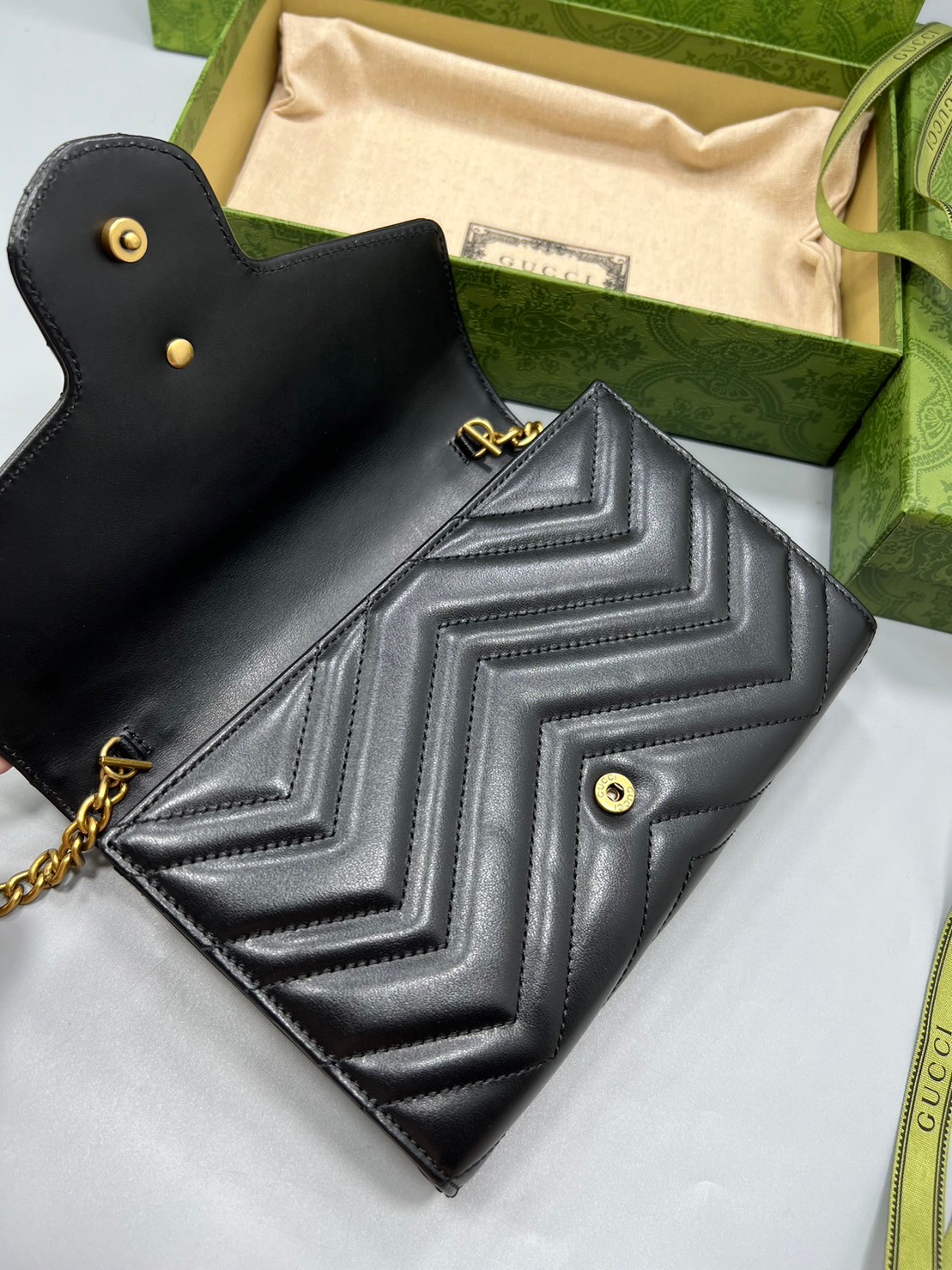 GUCCI GG Marmont Chain Wallet Matelasse Mini Soft Leather / GUCCI WOC เกรดออรินอล งานหนังสวยมากค่ะ ละมุนที่สุด ใส่บัตร ใส่แบงค์ได้ รับรองว่าจะเป็นกระเป๋าที่จะหยิบใช้งานได้บ่อยๆ รับประกันความสวยปังค่าาา