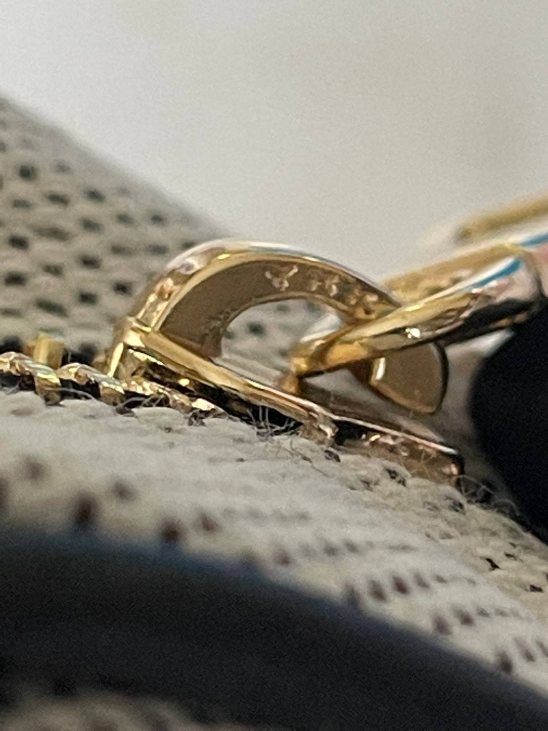 Longchamp Roseau Canvas Crossbody Bag ขนาดที่มีความกะทัดรัดมากกว่าและเหมาะกับสรีระของผู้หญิง ทำให้เคลื่อนไหวได้สะดวก สำหรับใครที่ต้องการกระเป๋าแบบใช้งานได้แบบคล่องตัว Longchamp รุ่นนี้สามารถตอบโจทย์ได้ดี ด้วยขนาดและน้ำหนักที่เบามีขนาดกะทัดรัดลงตัว เพิ่มเต