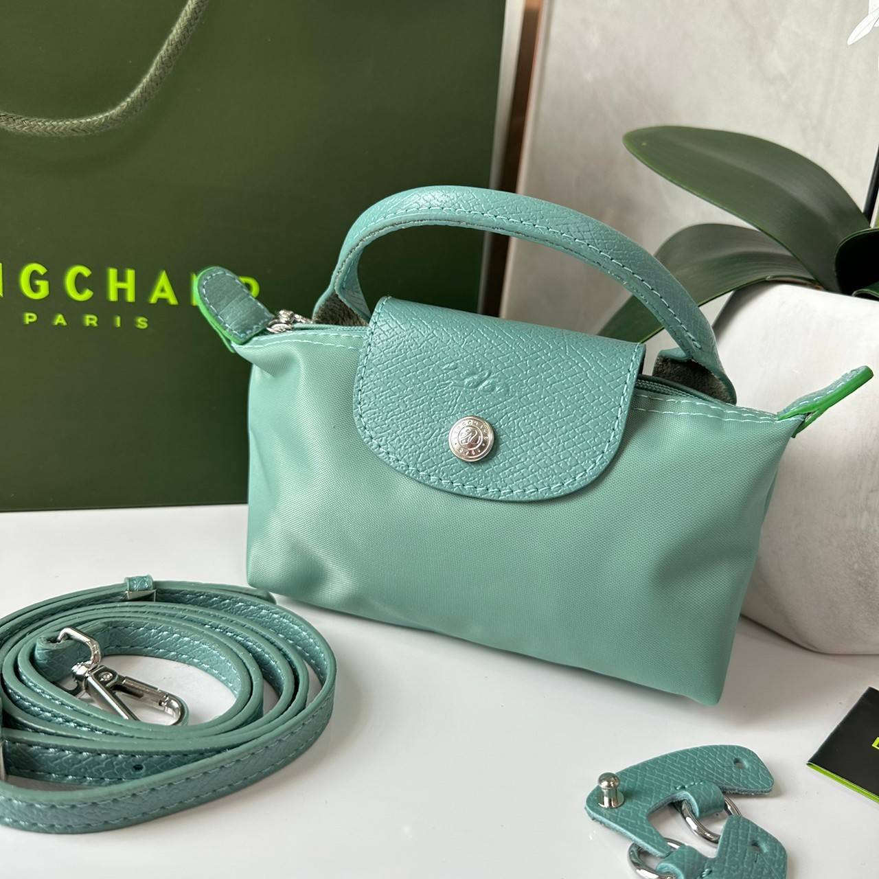 LONGCHAMP LE PLIAGE ORIGINAL Pouch with handle กระเป๋าใบเล็กขนาดกระทัดเหมาะกับใส่ของจำเป็นจุกจิก