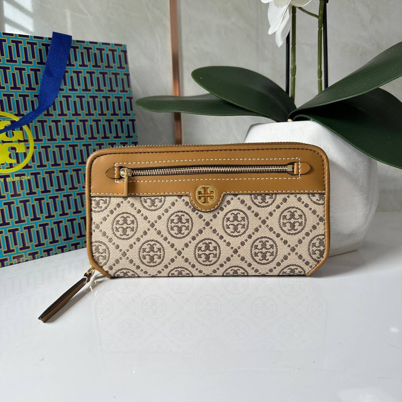 TORY BURCH T MONOGRAM JACQUARD ZIP CONTINENTAL WALLET 79383 กระเป๋าสตางค์ผ้าแคนวาสลายโมโนแกรมตัว T