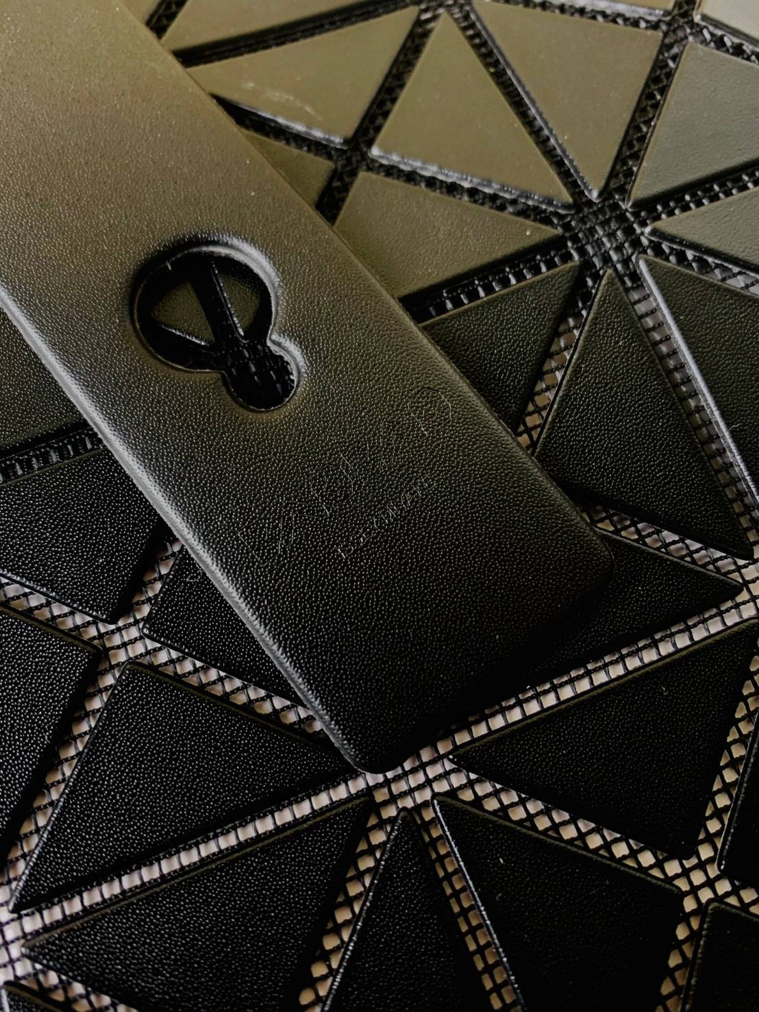 BAOBAO ISSEY MIYAKE 10x10 BLOCK TOTE BAG 39cm กระเป๋าถือทรง shopping โท้ทใบใหญ่ลายตาราง เกรดออริจินอล ภาพสินค้าถ่ายจากงานขายจริง ใช้งานต่างประเทศได้