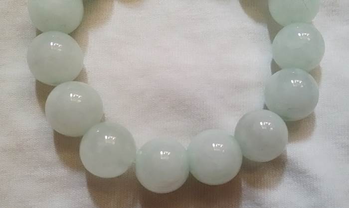 สินค้าหมดค่ะ สร้อยข้อมือหินหยกสีเขียวอ่อน(มั่งคั่งร่ำรวย)ค่ะ