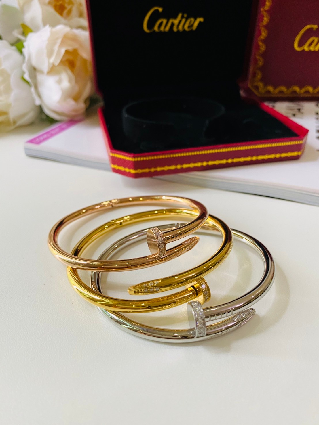 Cartier Bracelet / Cartier JUSTE UN CLOU กำไลคาเทียร์ตะปู รุ่นมีเพชร ภาพถ่ายจากงานจริง พร้อมกล่อง วัสดุโลหะเคลือบขึ้นเงาตามรูป ใช้งานต่างประเทศได้