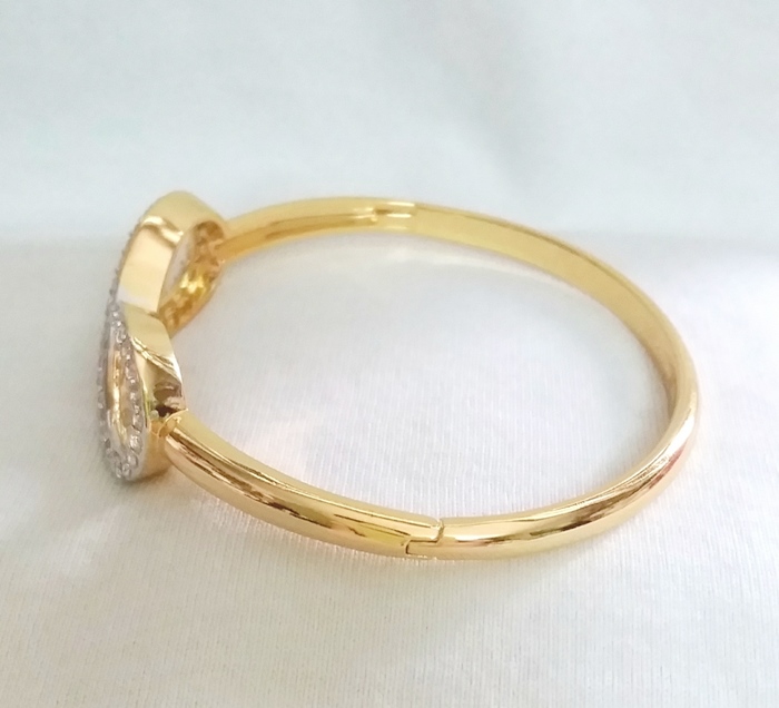 กำไลอินฟินิตี้ประดับเพชรทองไมครอนเสริมเรื่องความรักการงานค่ะ