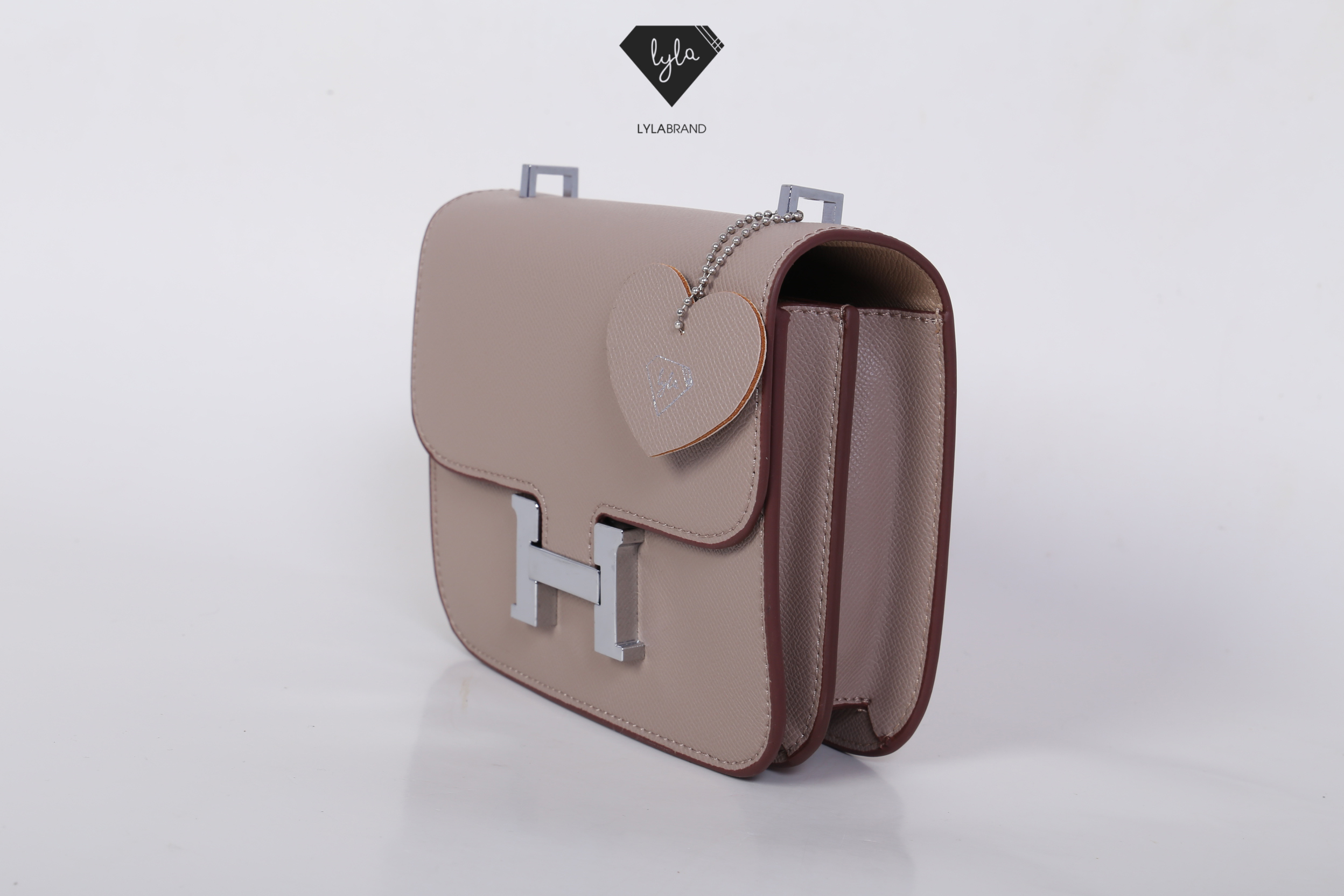 LYLABRAND🔔 Constance ไซต์ 18 สุดฮอต รุ่นนี้หนัง Epsom , PU top premium นะคะ หนังดีเลอค่าน่าสอยมากกก บอกคำเดียวเลยว่าเด็ดสุด !! เหมือนหนังแท้เบอสุดค่ะคูณผู้หญิง ลูกค้าเก่าน่าจะทราบกันดีอยู่แล้วว่าคุณภาพของร้านนี้ต้องมาเป็นอันดับหนึ่งเท่านั้น อิอิ ม