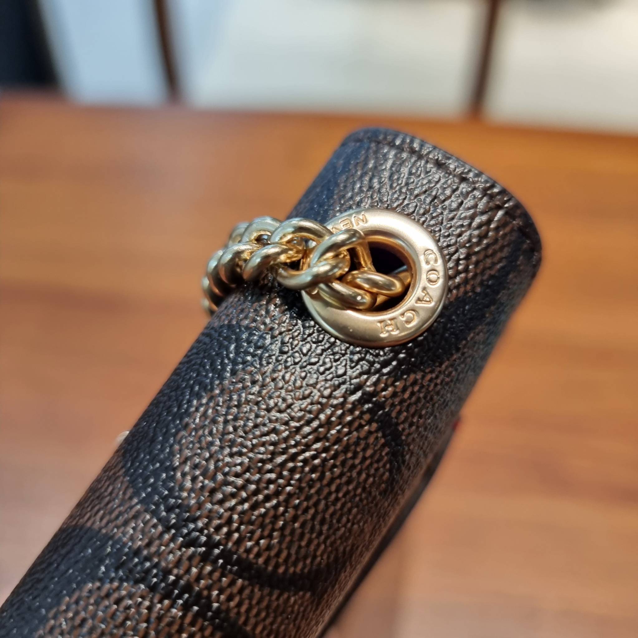 COACH F73486 NORTH/SOUTH PHONE CROSSBODY IN SIGNATURE CANVAS WITH FRUIT 🍒🍓🍋 แจกความสดใสกันอีกครั้ง!! กับกระเป๋าสะพายเอนกประสงค์ Case phone ใส่โทรศัพท์มือถือได้ทุกรุ่น ดีไซน์ลายผลไม้ฉ่ำๆ สวยมีเสน่ห์ 💖 วัสดุหนังแคนวาสคุณภาพ ฝ