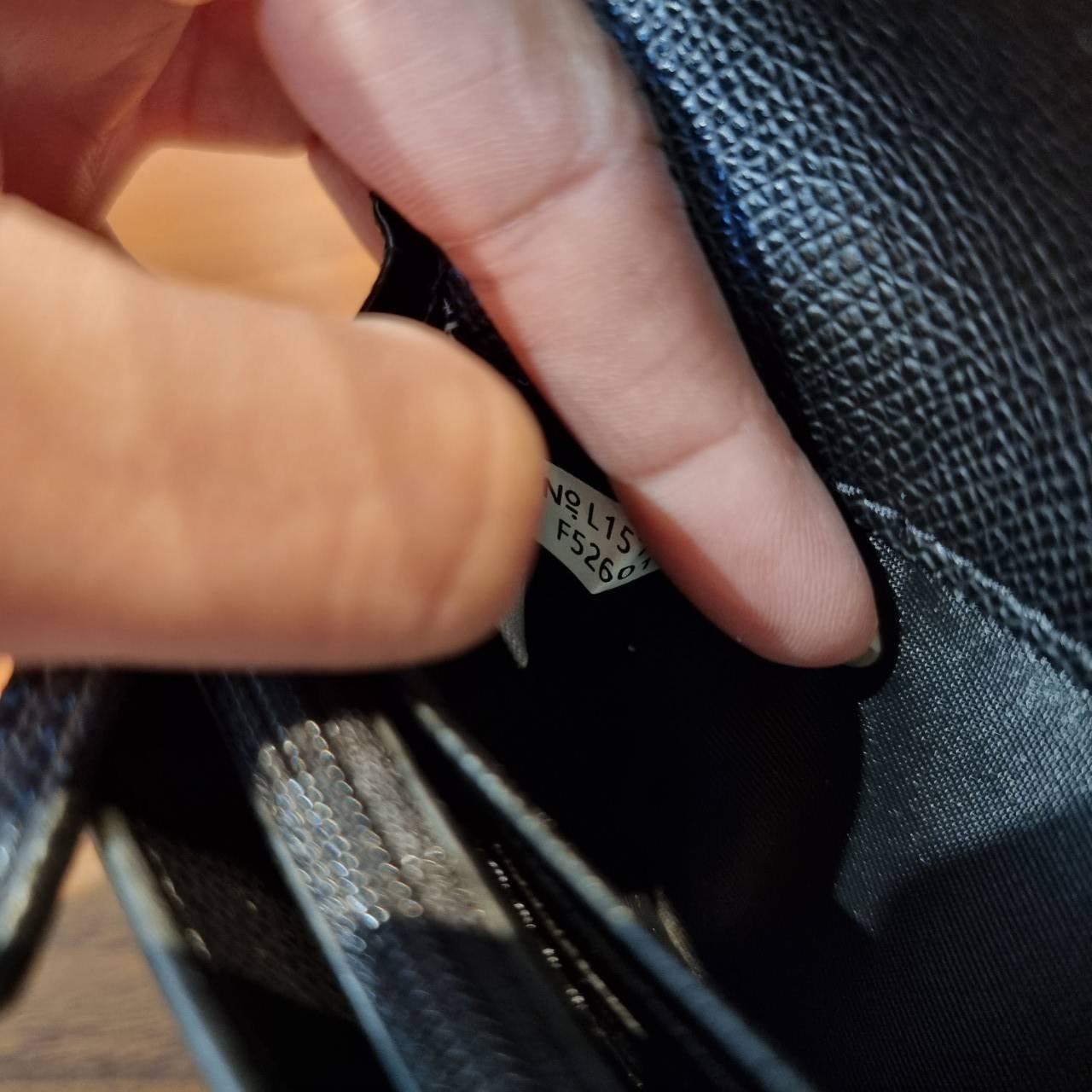 COACH F52601 POP SLIM ENVELOPE WALLET IN SIGNATURE รุ่นขายดี ขายหมด!! รุ่นหายาก!! เติมสต็อคจ้า!! กระเป๋าสตางค์รุ่นฝาพับ ดีไซน์เรียบหรู คลาสสิค ใช้งานง่ายและสะดวกมากๆ ด้วยซองซิปที่เสียบด้านหลัง ถอดแยกออกมาใช้ได้ หรือเอาออก พกกระเป๋าเดี่ยวๆก็ได้ ถือใบนี้ดูไ