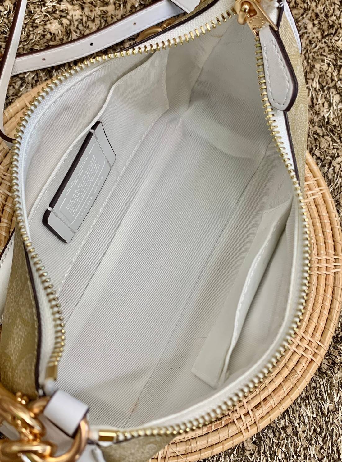 พร้อมส่งครบสี สวยทุกสีเลยค่า😘 ((CA173//CA209//CA548)) COACH TERI SHOULDER BAG 🔹กระเป๋าทรงพอช ในรูปแบบหนังแท้ หนังนิ่มสวยมากค่ะ