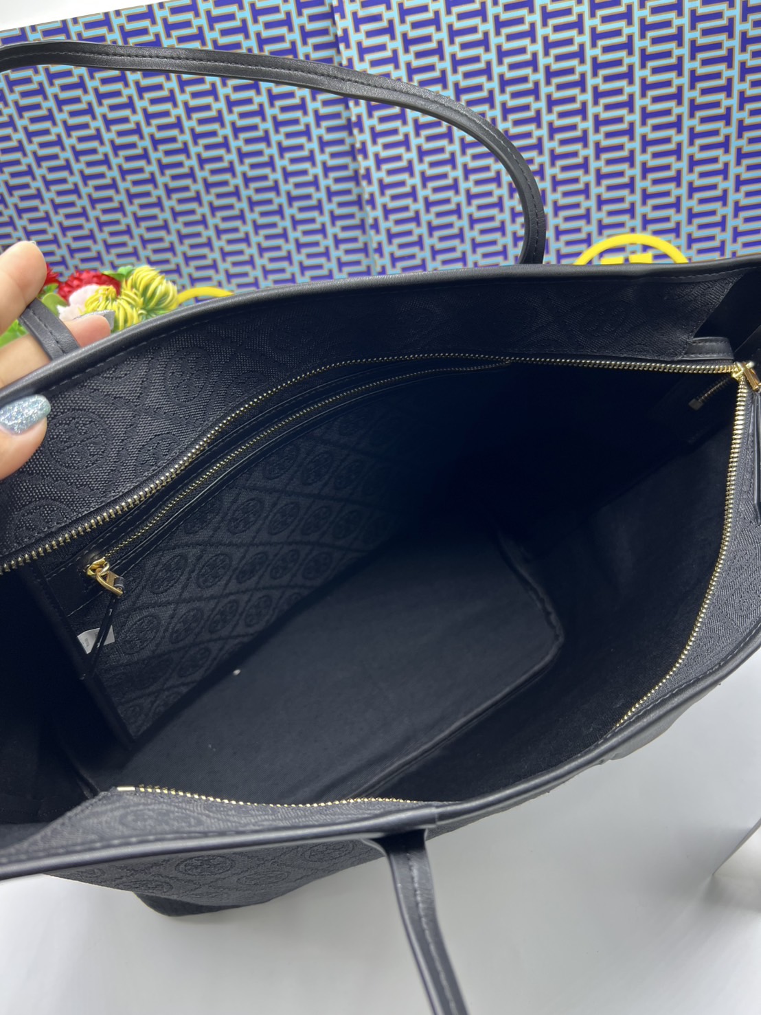 ORI หนังแท้ | Tory Burch T Monogram zip tote bag กระเป๋าทรงโท้ทใบใหญ่ทรงกว้างพร้อมใบเล็กเข้าเซ็ท งานผ้าแจ็คการ์ดตัดขอบหนัง เดอะเบสท์ เซลเลอร์!!