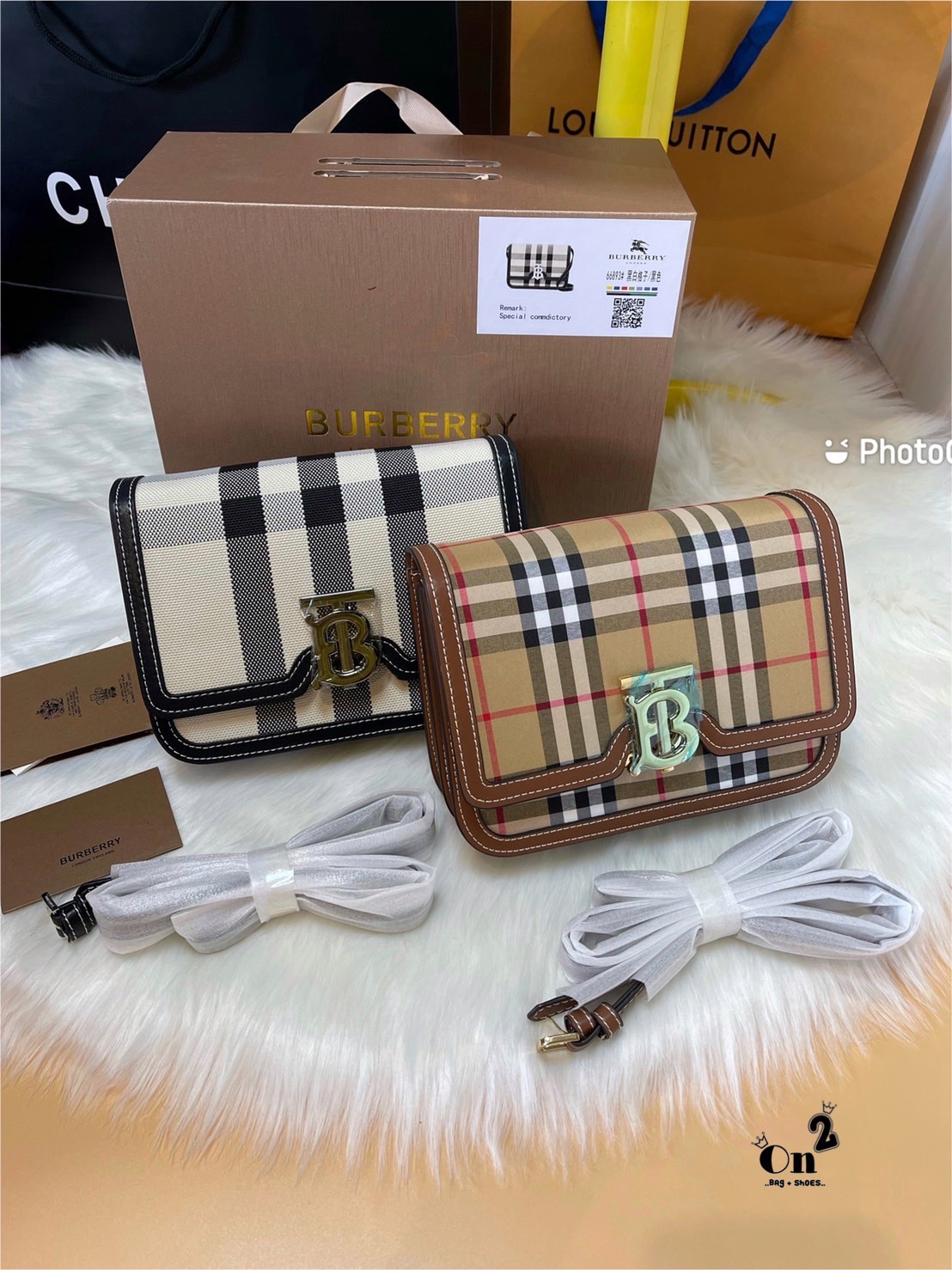 BURBERRY FRAGRANCES LEATHER CROSSBODY BAG / BB Shoulder Bag กระเป๋าสะพาย ทรงกล่อง เปิดหน้า อะไหล่ทอง สายสะพายยาวแบบครอสบอดี้ ได้ทุกลุค เกรดงานสวย.น่ารักมากๆ งานชนชอป ใช้ได้ Everyday Look เลยค่า