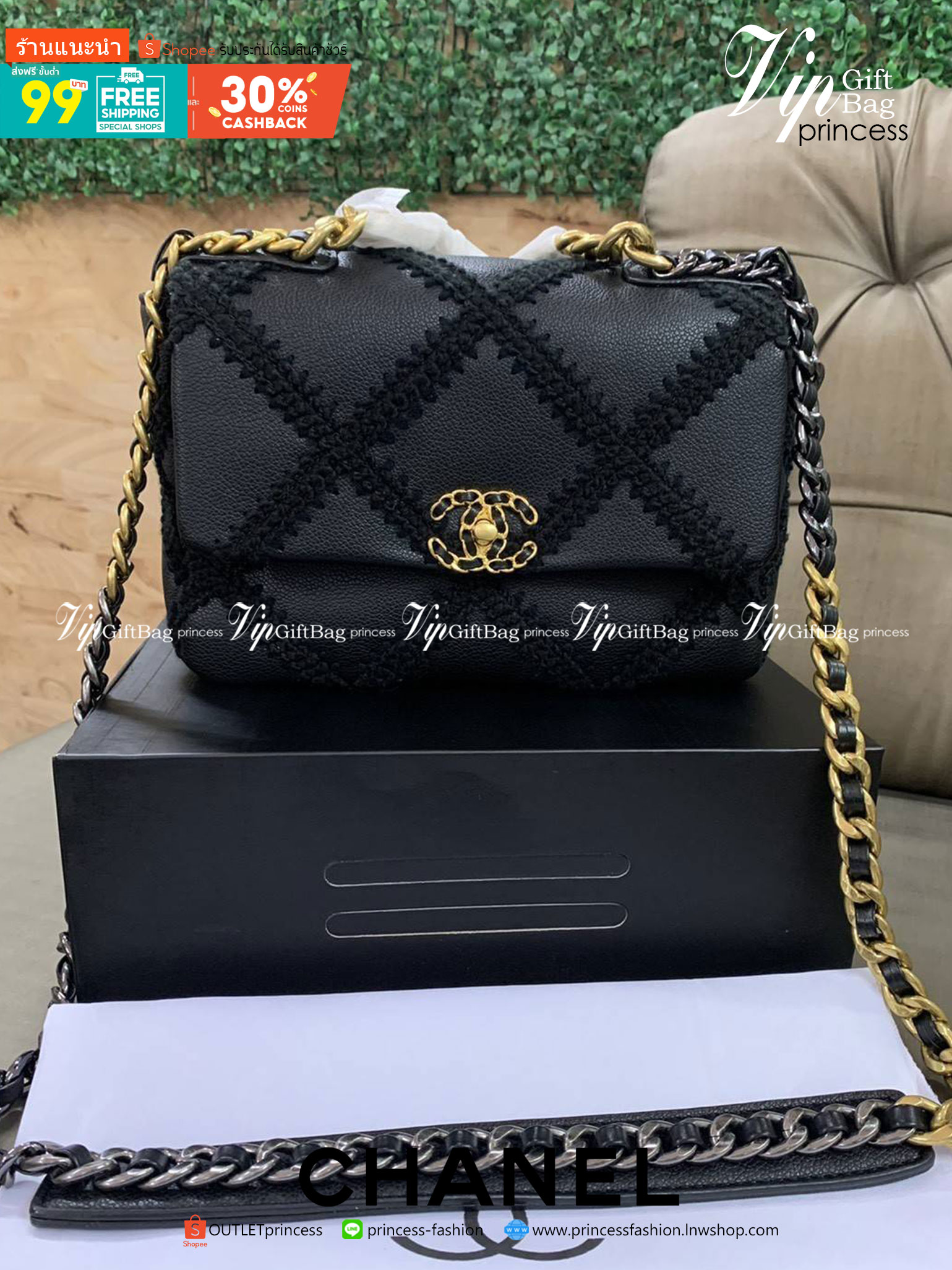 CHANEL 19 Large Stitch Bag VIP GIFT WITH PURCHASE (GWP) พรีเมี่ยมกิ้ฟ Limited Edition จาก Chanel DUTY FREE COUNTER กระเป๋าสะพายทรงคลาสสิค ตกแต่งด้วยการเย็บตะเข็บขนาดใหญ่ วัสดุหนังแท้(calfskin)ผสมผ้าทวีด หนังนิ่มมาก เงาขึ้นรูปสวยค่ะ ดีไซต์สายสะพายโซ่สองสีส