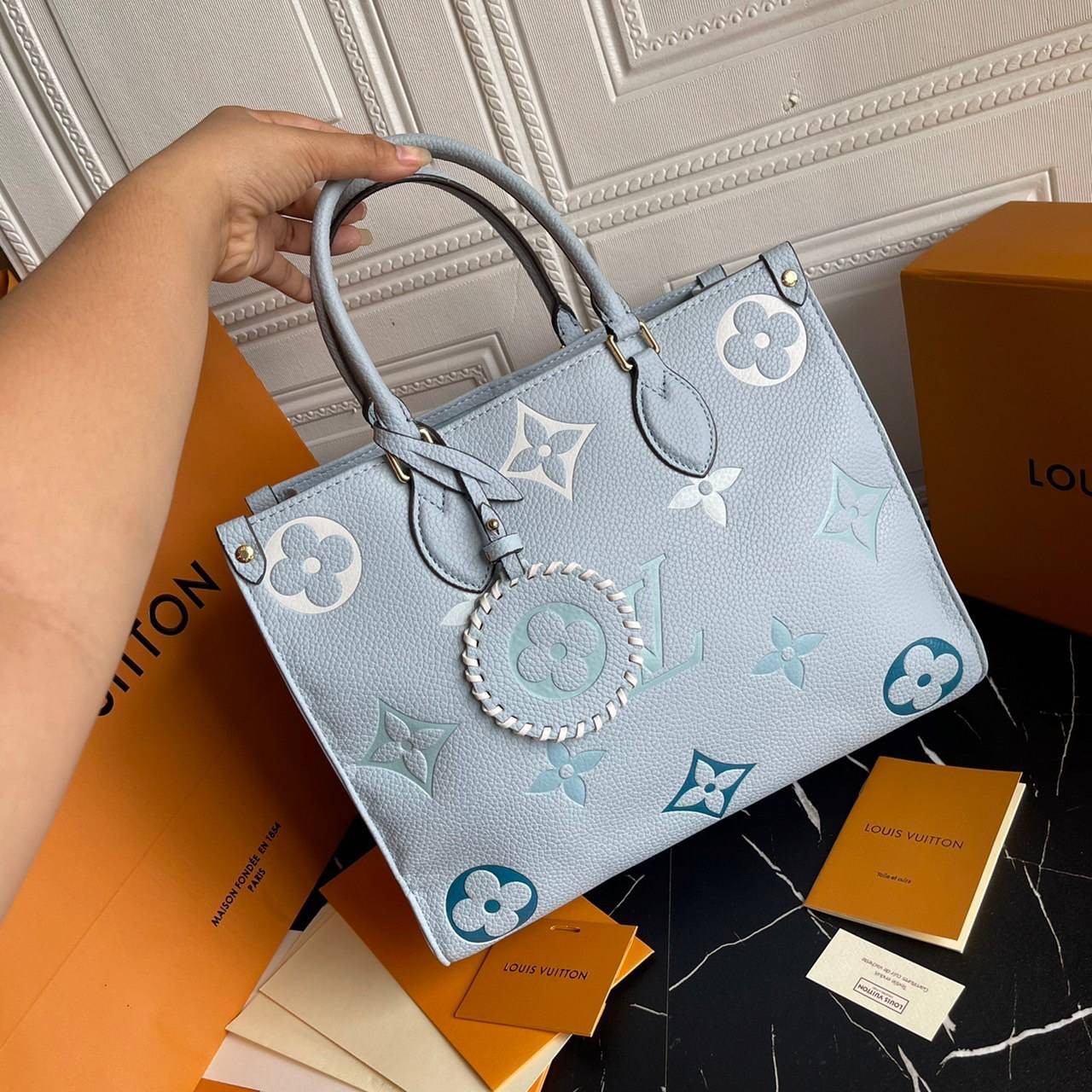 หนังแท้ LOUIS VUITTON Empreinte Monogram Giant By The Pool Onthego พร้อมส่งที่ไทย เกรดใช้งานต่างประเทศได้