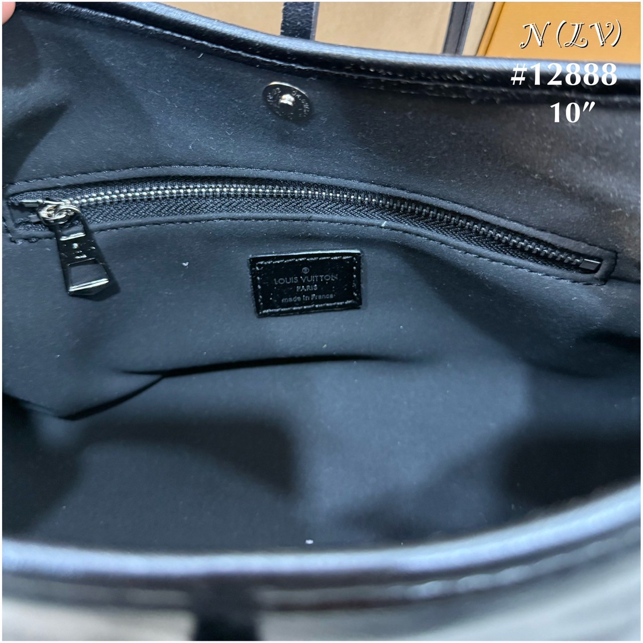 LV CarryAll BB Bag กระเป๋าสะพายสุดไอคอนิกผสานสไตล์ล้ำสมัยเปี่ยมฟังก์ชัน ไซส์ใหม่ล่าสุด กะทัดรัดใช้งานได้คล่องตัวมากขึ้น ดีไซน์สีดำคลาสสิค