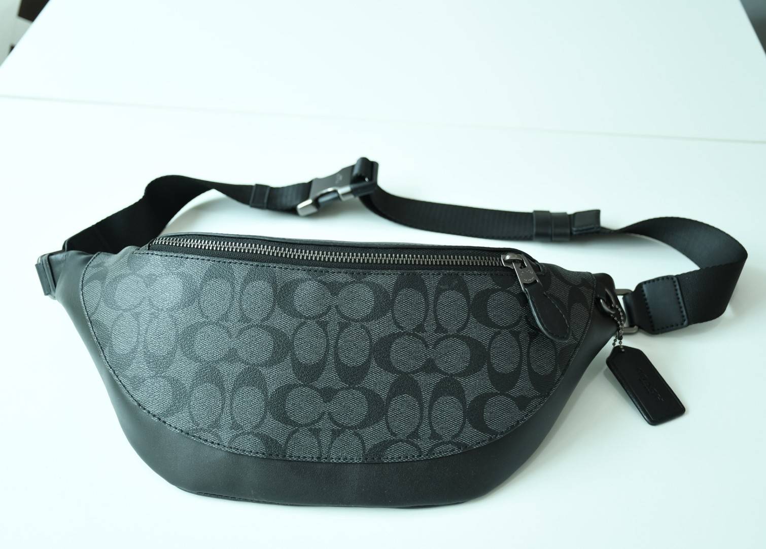 Coach F84711 Warren Mini Belt Bag In Signature Canvas กระเป๋าคาดอก คาดเอว ขนาดกำลังดี ใช้งานง่าย ใช้ได้ทั้งหญิงและชาย