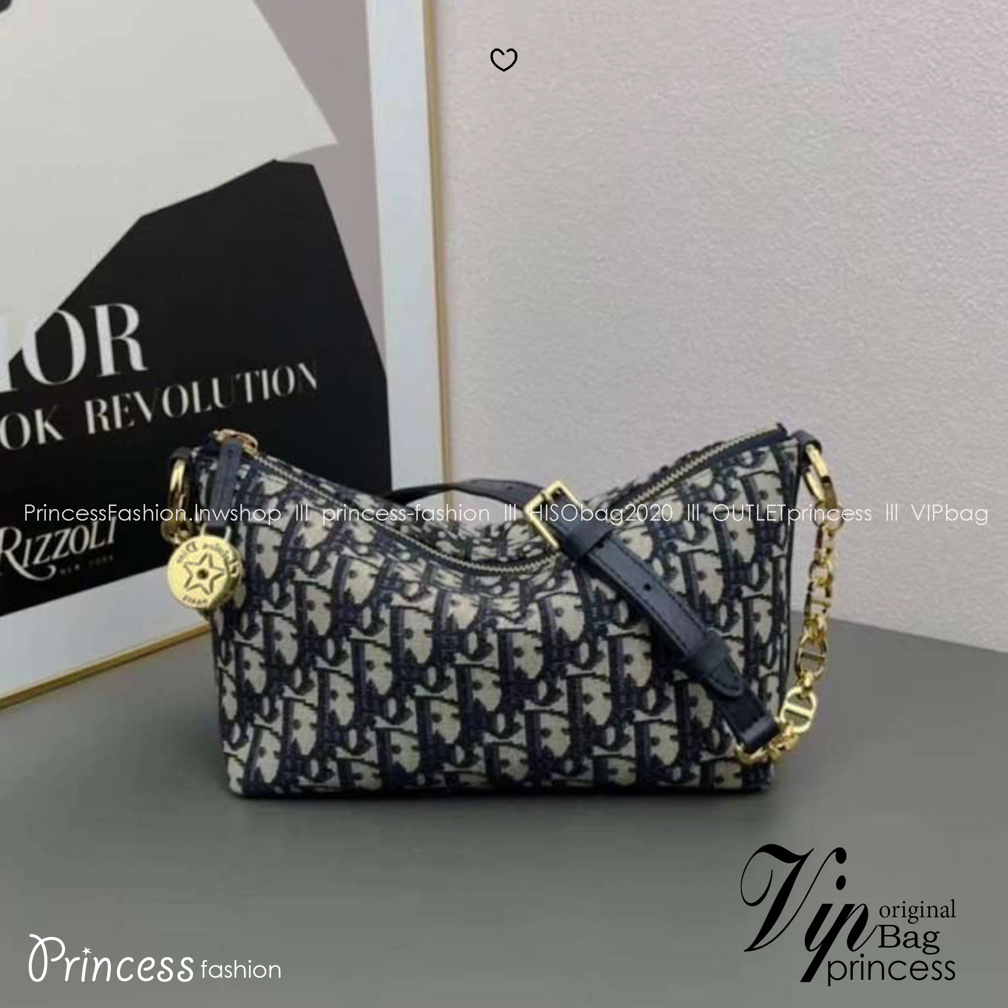 Diorstar hobo bag with chain strap กระเป๋าทรงโฮโบรุ่นใหม่ดีไซส์ทันสมัย พร้อมสายสะพายโซ่สลับหนัง ประดับเหรียญปั้มแบรนด์ รูปทรงใช้งานง่าย ได้ทั้งงานกลางวันและกลางคืน สวยหรู ดูดี มีระดับ