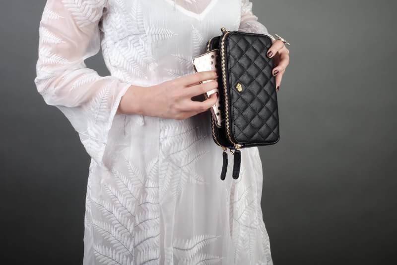 Carla รุ่นขายดีที่สุด ที่น้องมายด์สะพาย น่ารักสุดๆ 💙 ใครกำลังตามหากระเป๋าใบเล็ก ช่องเก็บเยอะๆ แนะนำ ใบนี้เลยค่า New item KEEP ' Carla ' 2zipper bag กระเป๋าสะพายข้าง แบบช่อง 2 ซิป ใบเดียวจบ จุครบ All item ! จะแต่งตัวสไตล์ไหนก้อเอาอยู่ • ร