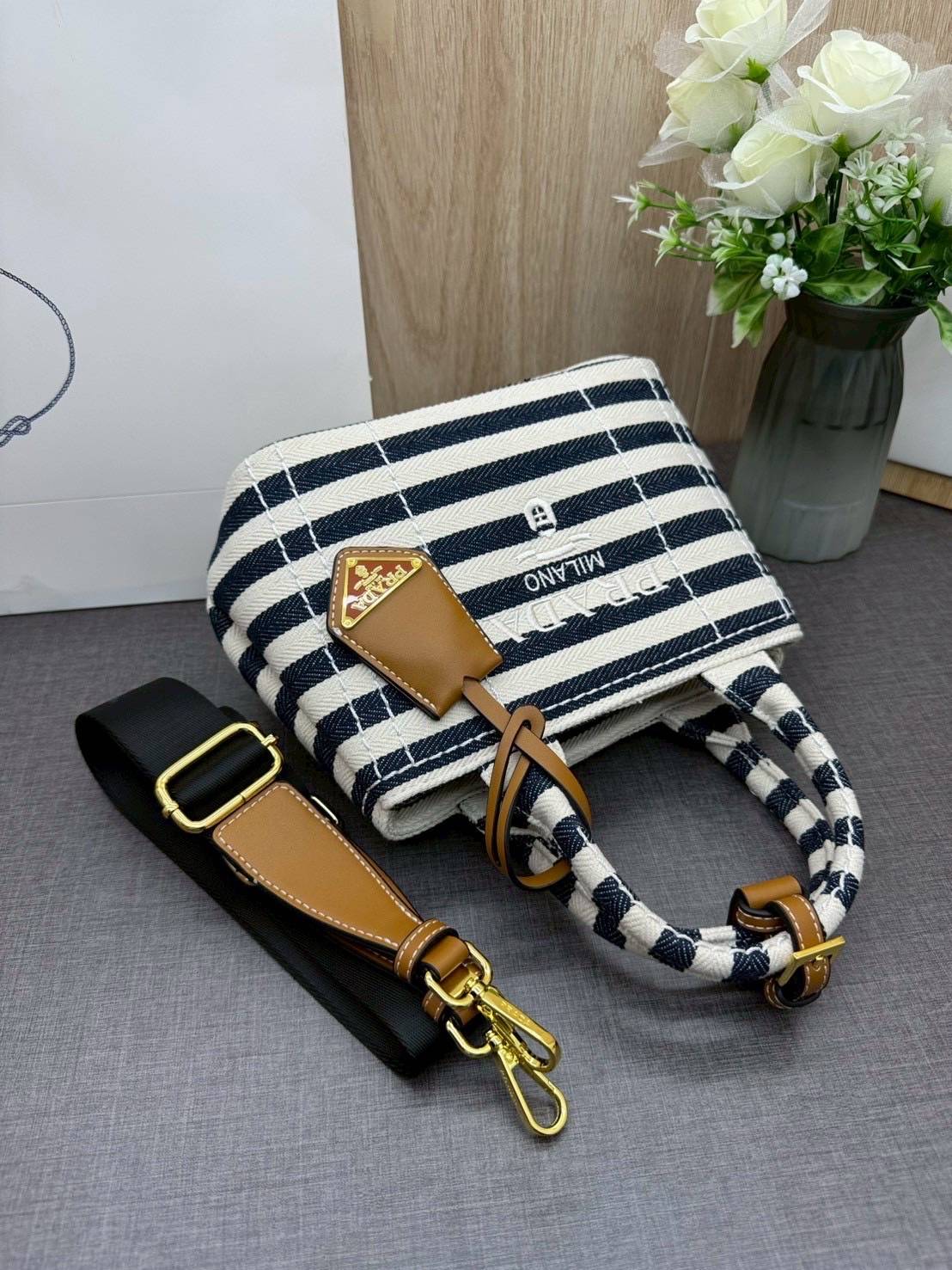 ORI หนังแท้ | Prada Jardinière linen blend mini-bag / Prada Tote Bag กระเป๋าทรงโท้ทใบเล็กน่ารัก ผ้าลินินผสม มาพร้อมดีไซน์ทันสมัย