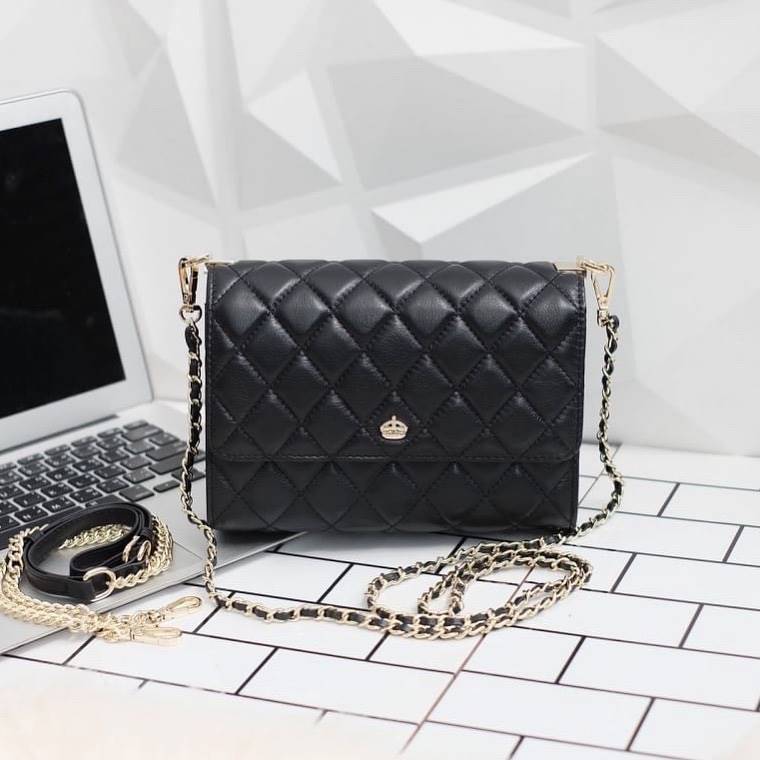 รุ่นขายดีที่สุด ** รอบใหม่ **หนังวัวแท้ สวย นิ่มมากๆค่า และ ปักลายตารางออกมาสวยมาก ** KEEP รุ่น Florence Flat bag ตัวกระเป๋าหนังแท้ นิ่ม-ตึง สุดๆ รุ่นนี้ จะมี 2 ขนาด คือ mini และ classic ไซด์