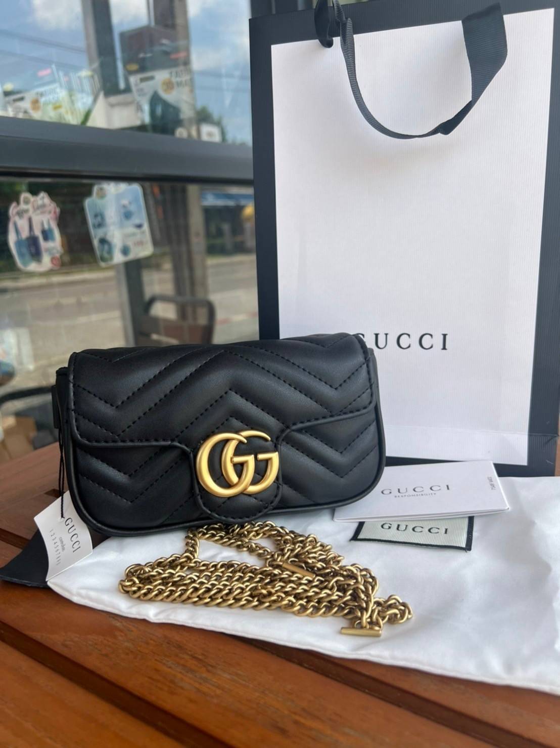 Gucci Marmont Super mini Premiumgift กระเป๋าสะพายข้างใบเล็ก น้องมินิ น่ารั๊กมุ้งมิ้ง วัสดุหนังเชฟรอน สายสะพายแบบโซ่ อะไหล่ทองหรูหรา ด้านหน้าประดับโลโก้แบรนด์หรู ทนทาน แข็งแรง น้ำหนักเบา ใส่ตังค์ใส่โทรศัพท์ Iphone+ ได้ น่ารักมุ้งมิ้ง ไม่ควรพลาดเลยค่า
