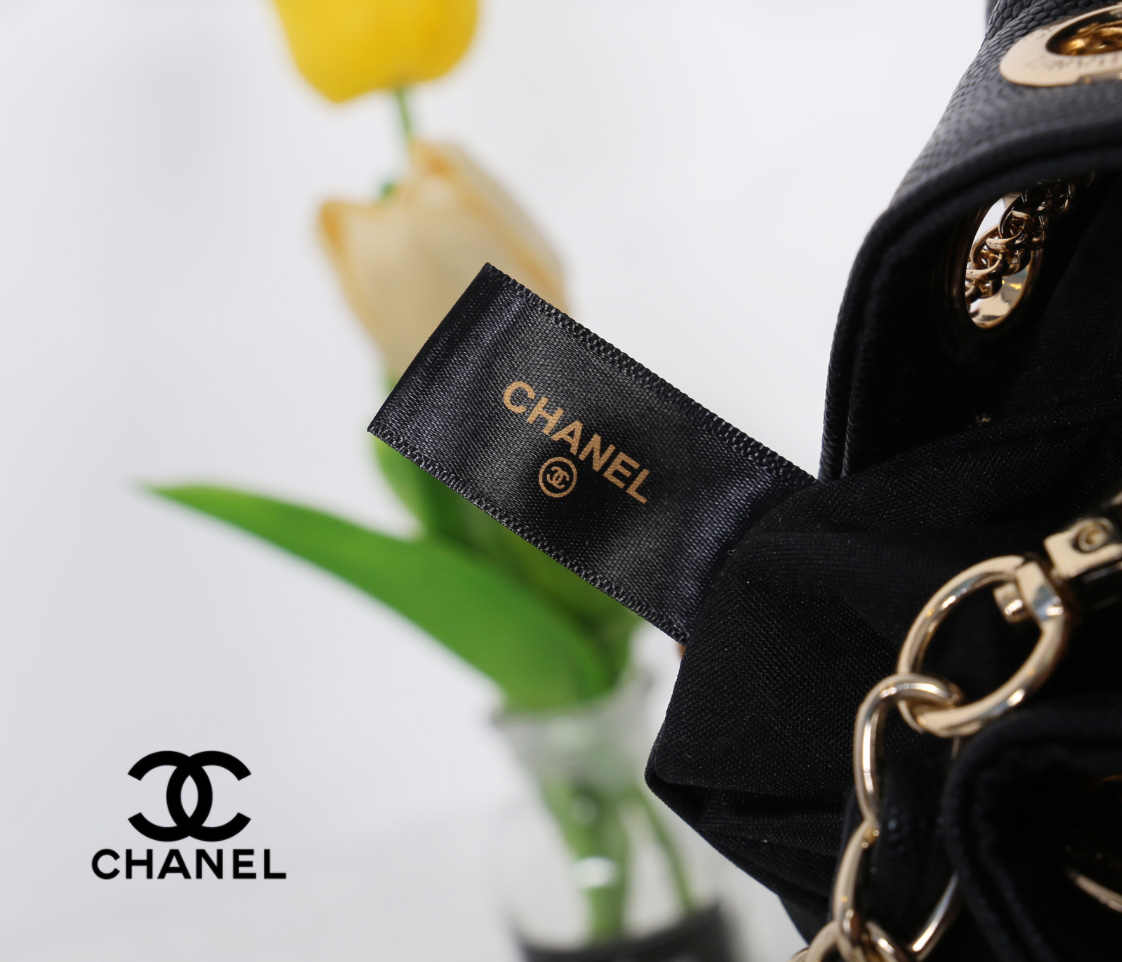 CHANEL Crossbody Bag With Chain / Chanel Bucket Bag กระเป๋าถือหรือสะพาย หนังคาเวียร์ลายตาราง ใช้ได้หลายสไตล์