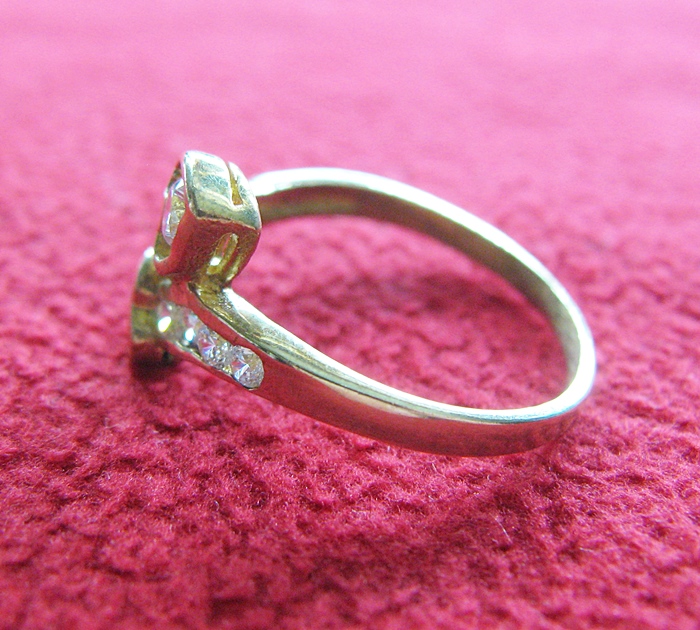 แหวนเพชรทองเหลือง แบบ2(หัวใจไขว้2ดวง)ค่ะ