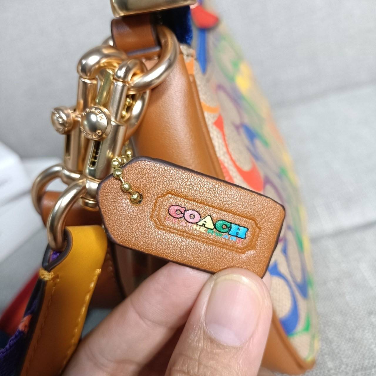 พร้อมส่งครบสี สวยทุกสีเลยค่า😘 ((CA173//CA209//CA548)) COACH TERI SHOULDER BAG 🔹กระเป๋าทรงพอช ในรูปแบบหนังแท้ หนังนิ่มสวยมากค่ะ