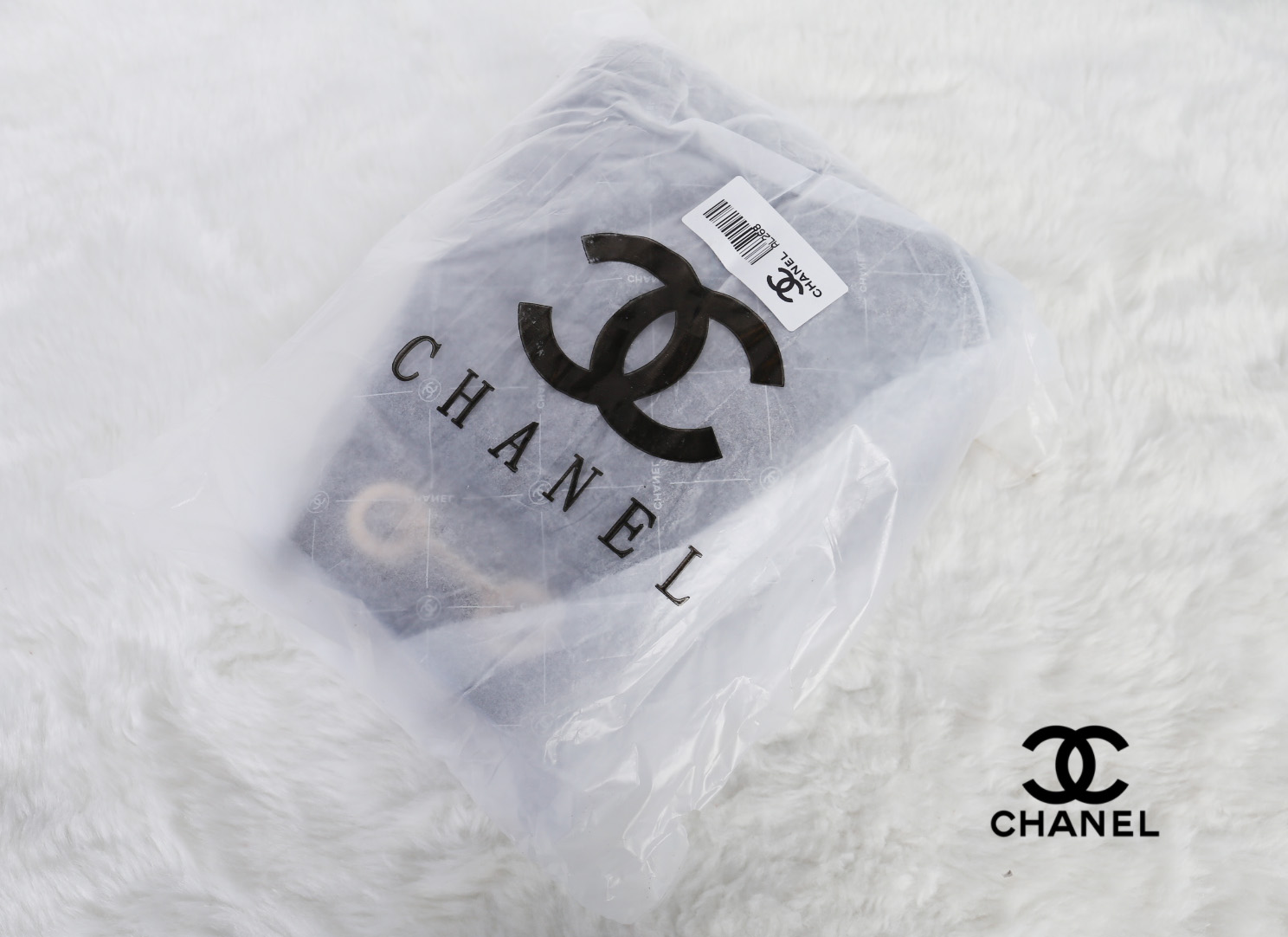 CHANEL Crossbody Bag With Chain / Chanel Bucket Bag กระเป๋าถือหรือสะพาย หนังคาเวียร์ลายตาราง ใช้ได้หลายสไตล์