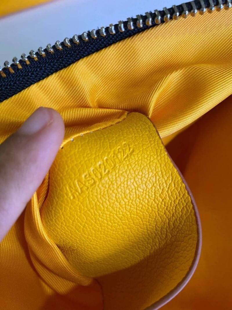 VIP GIFT 】GOYARD Clutch Bag รุ่นแนะนำ ดีไซน์สวยโดดเด่น ภายในโล่งกว้าง ใส่เอกสาร A4 ของใช้สัมภาระได้เยอะจุใจ น้ำหนักเบา ใช้ได้ทั้งชายและหญิง พร้อมส่งที่ไทยไม่ต้องรอพรีฯ ห้ามพลาดนะคะ!