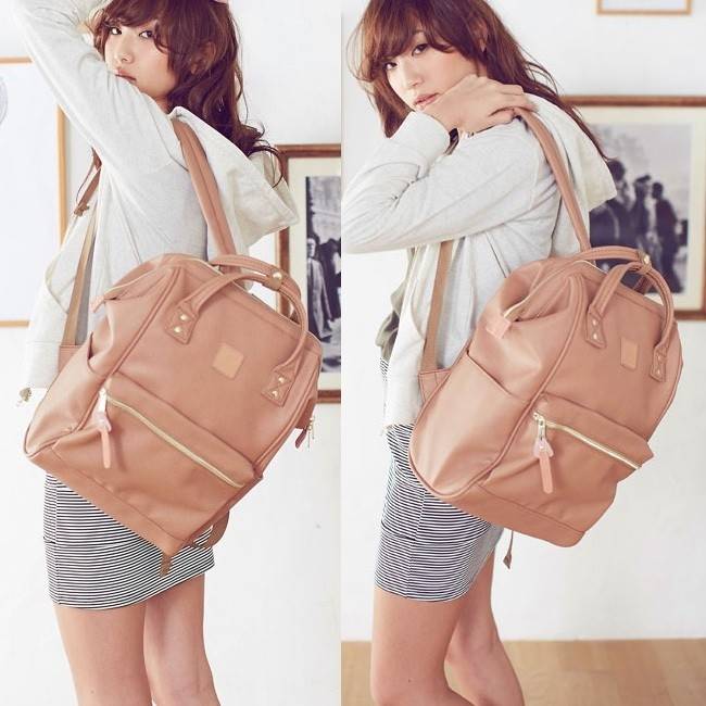 กระเป๋าเป้ Anello สีน้ำตาลชมพู สีออกเนื้อ สวยมากๆค่ะ หนังสีชมพู รุ่น Classic นำเข้าจากญี่ปุ่น แท้ พร้อมส่ง รุ่นนี้ ตัวกระเป๋าจะผลิตจากหนัง สามารถกันน้ำได้ หนังคุณภาพดี รูปทรงทันสมัย สีสวย เรียบ ใส่ ได้กับเสื้อผ้าทุกชุด ใส่ได้กับทุกวัย