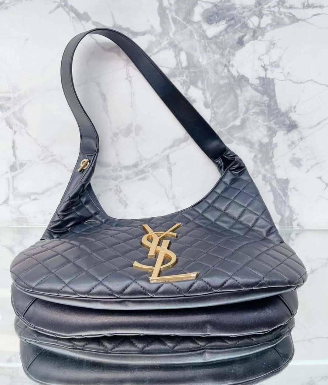 YSL Icare Maxi Shopping Bag In Quilted Lambskin 15" / YSL Icare Maxi Denim กระเป๋าสะพายใบใหญ่ มาพร้อมใบเล็ก หนังบุเย็บลายตาข่าย (Quilted Bag) ดีไซน์โฉบเฉี่ยวกว่าหลายระดับด้วยการประดับฮาร์ดแวร์ทองเหลืองในตัวอักษร Y.S.L สะดุดตา มอบสไตล์เรียบง่ายแต่คลาส