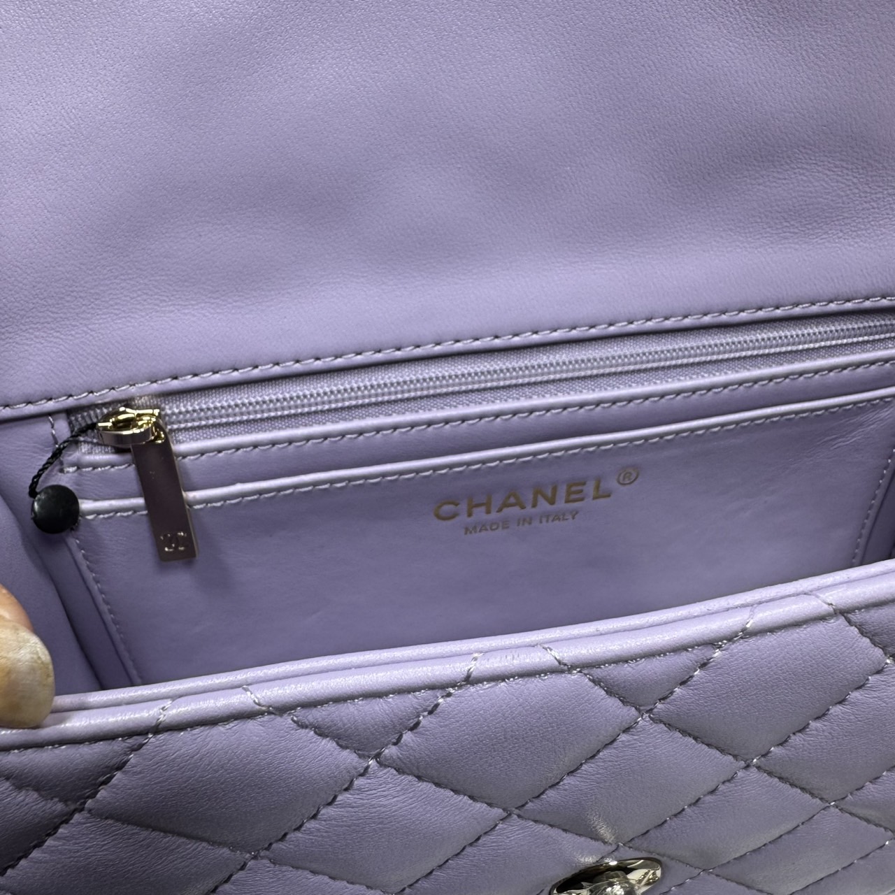 ORI | หนังแท้ Chanel Mini Classic Handbag With Top Handle กระเป๋าสะพายรุ่นคลาสสิกพร้อมหูจับถนัดมือ สวยเรียบหรู 🤍 สินค้าเกรดออริจินอล เทียบแท้