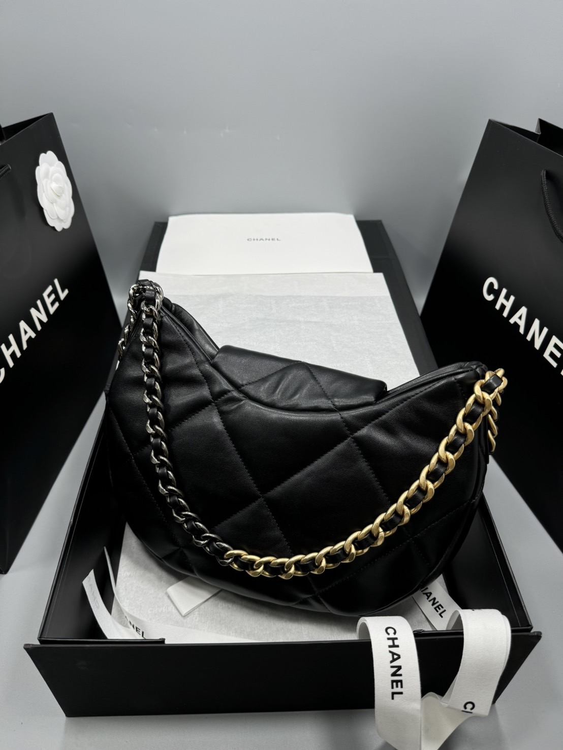 CHANEL 19 Hobo Bag Black Mixed Metal Hardware กระเป๋าสะพายหนังแท้ เกรดออริ ท็อป สลับแท้ 1:1 ผ่านทุก ตม ใช้งานต่างประเทศได้